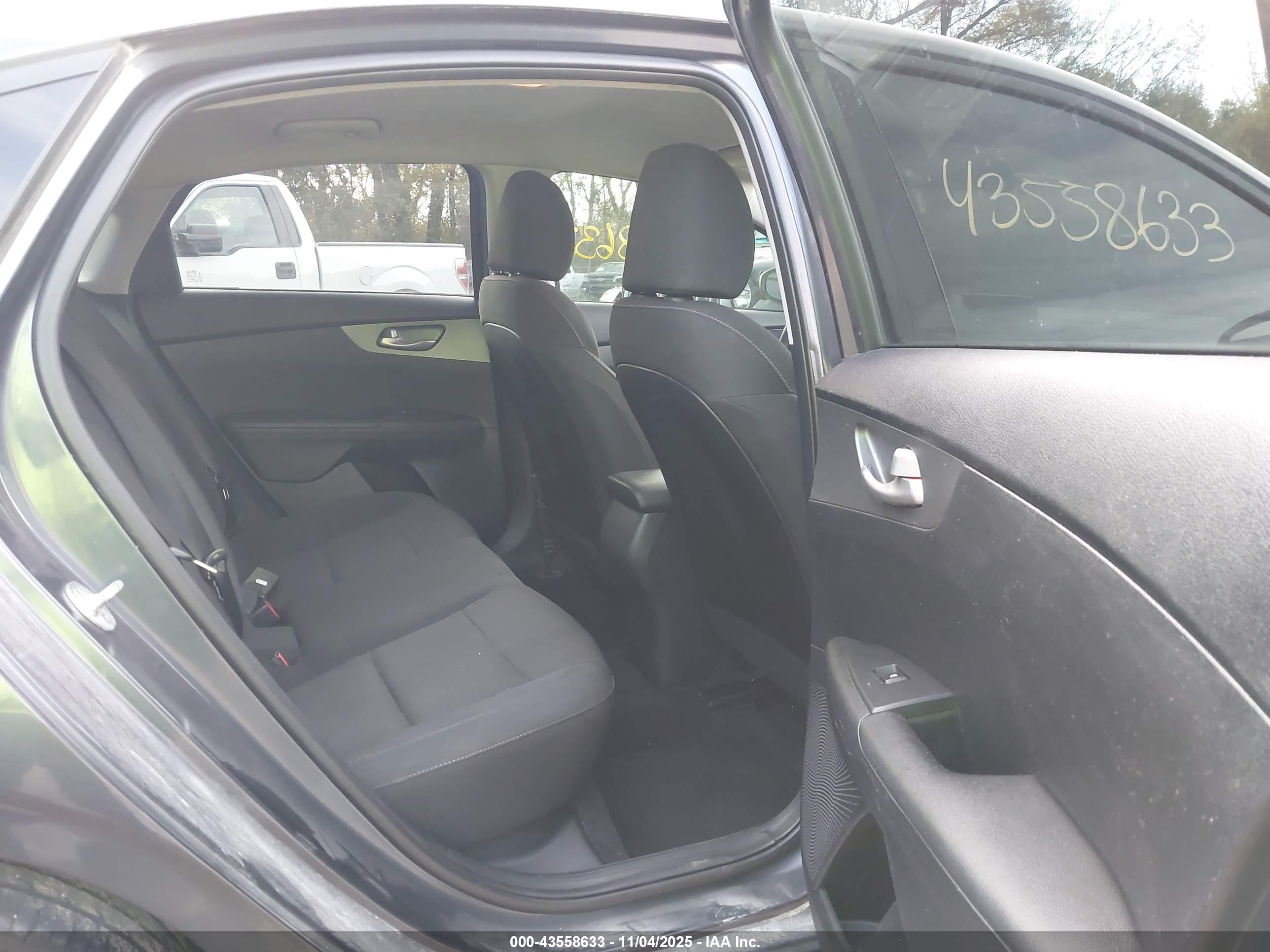 KIA FORTE image 8