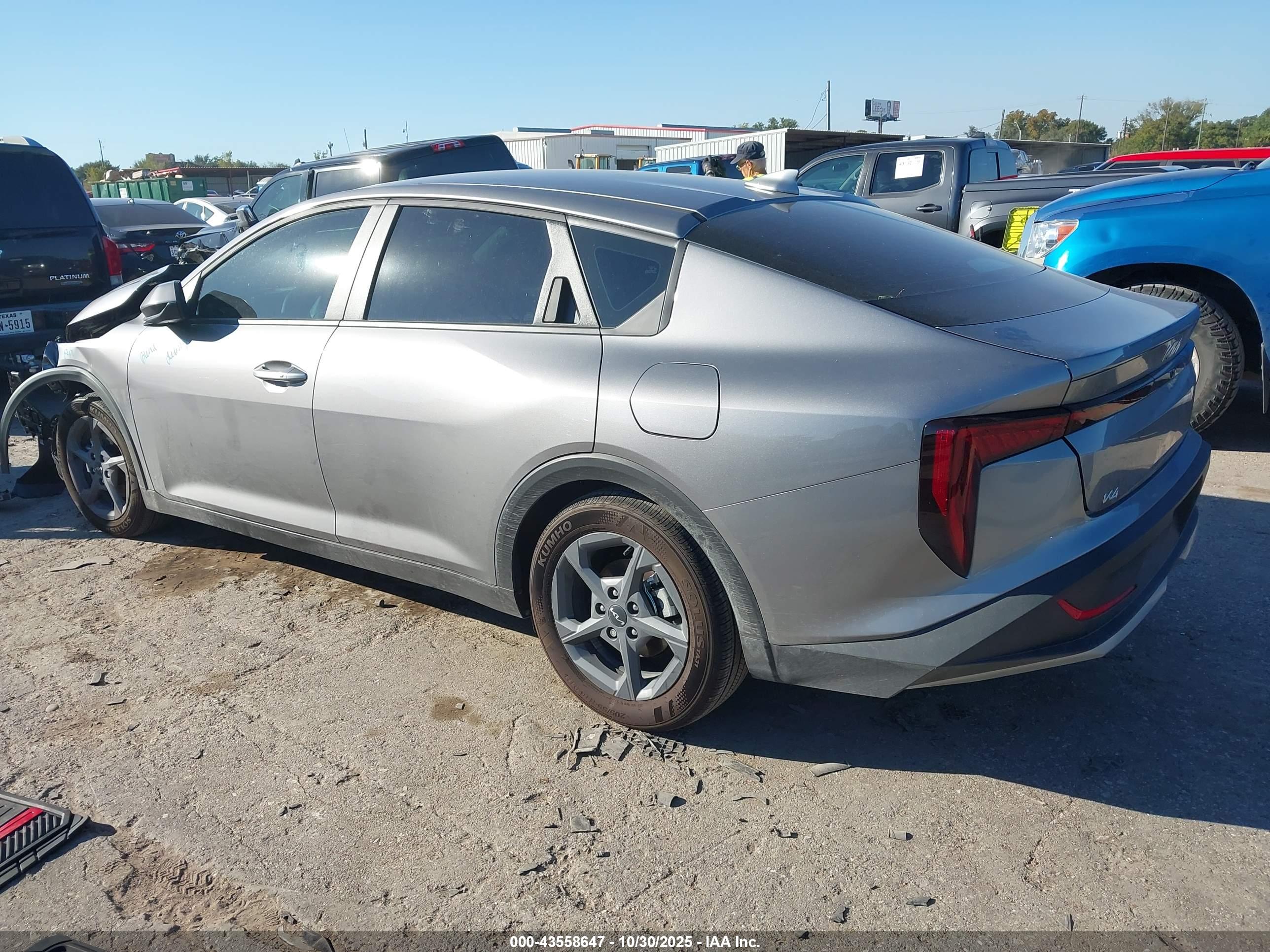 KIA K4 image 3