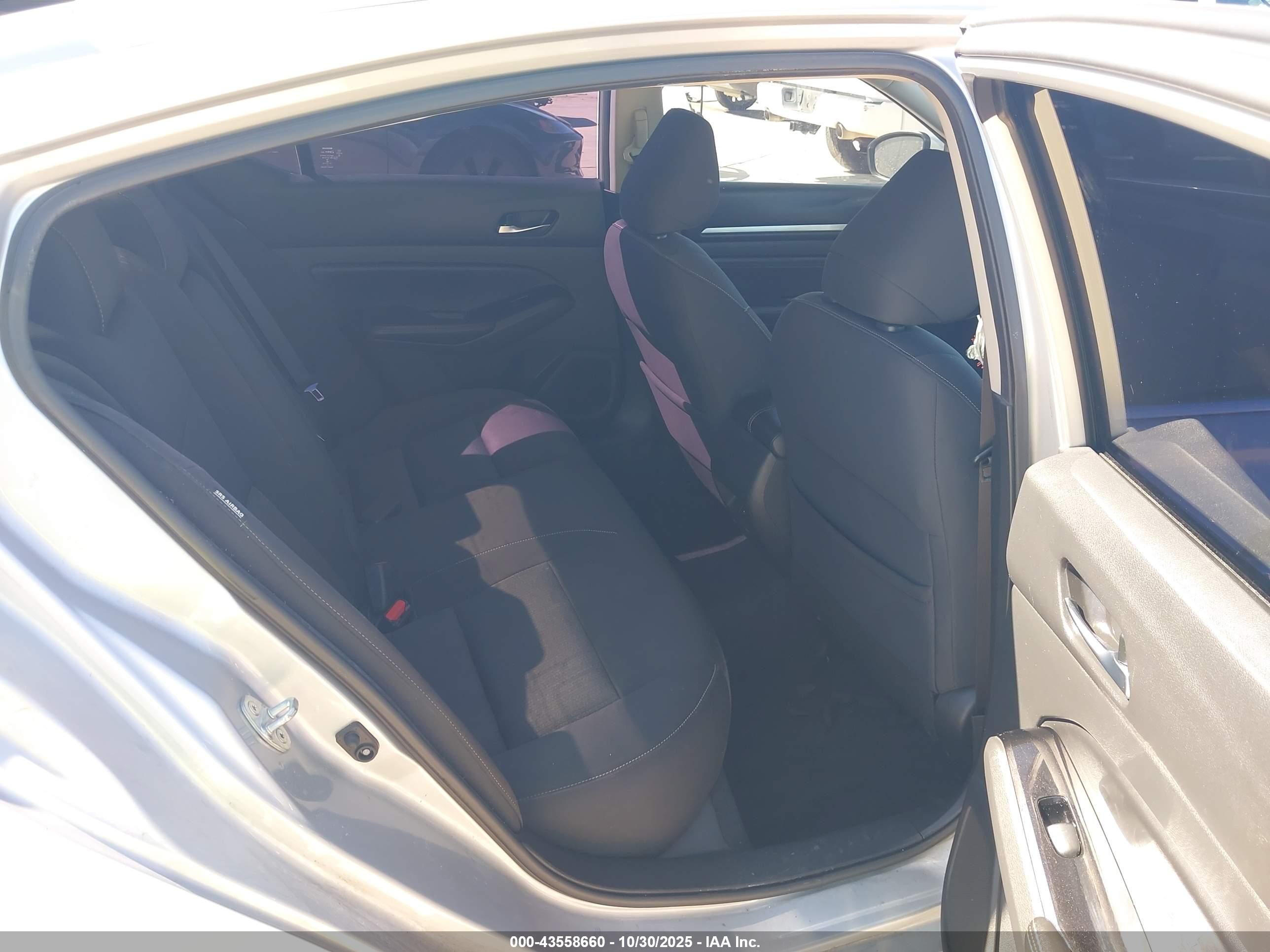NISSAN ALTIMA image 8