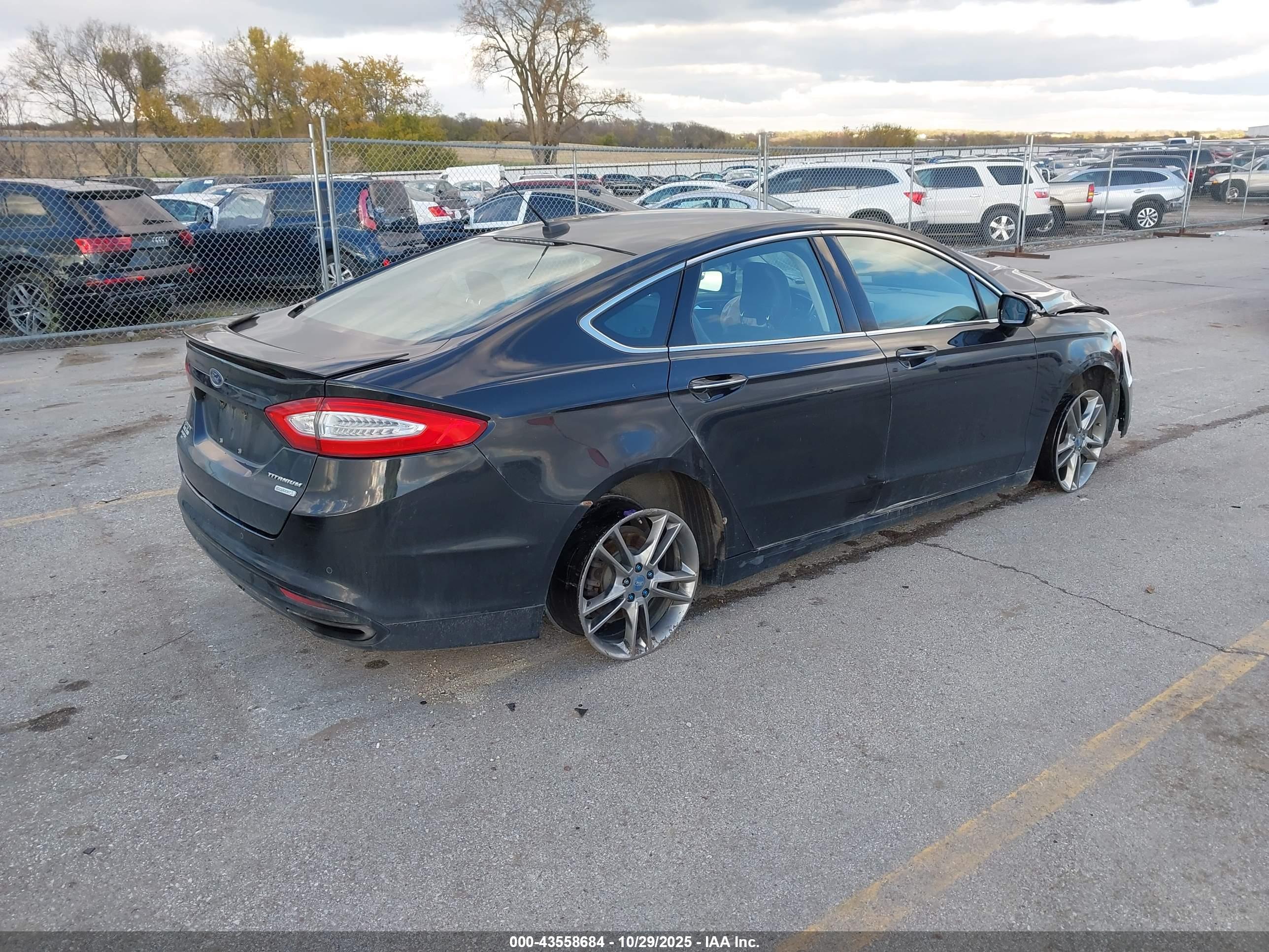 FORD FUSION image 4