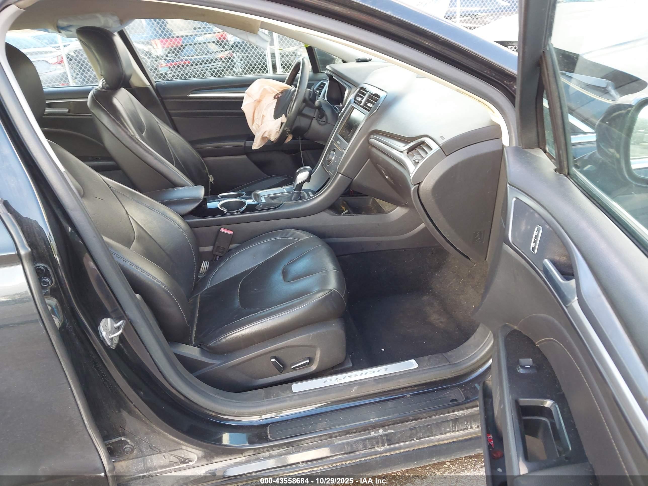 FORD FUSION image 5