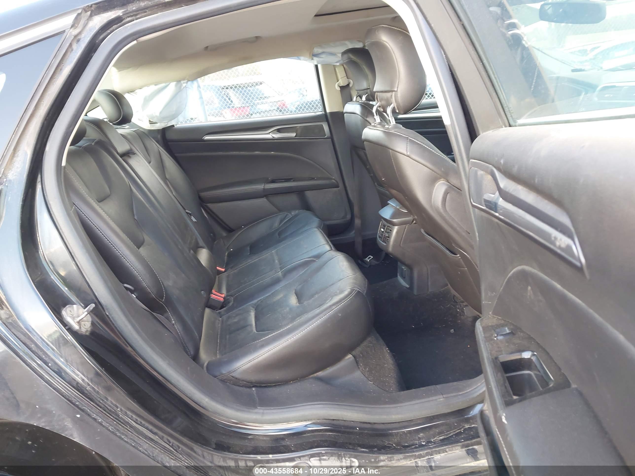 FORD FUSION image 8