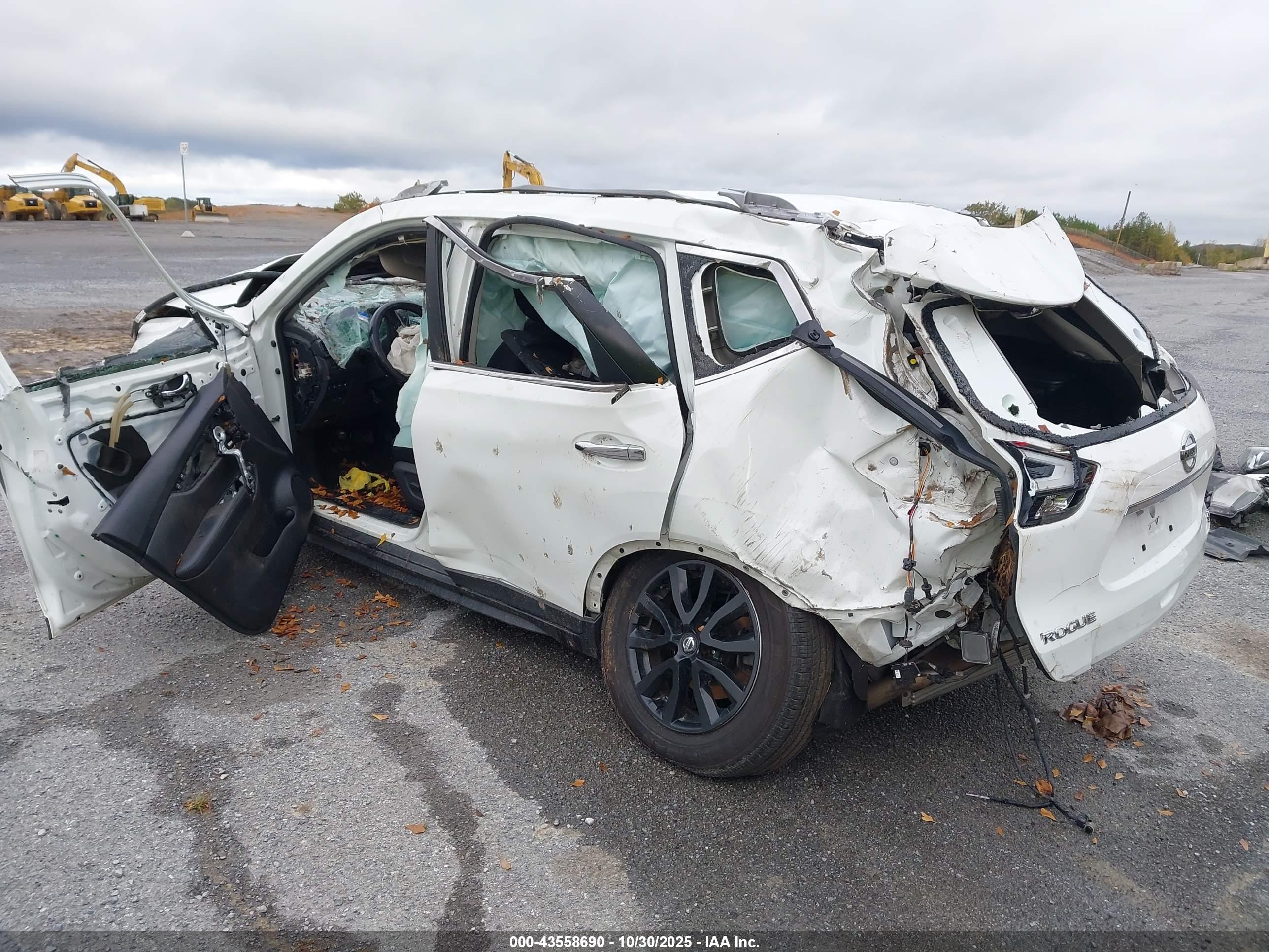 NISSAN ROGUE image 3