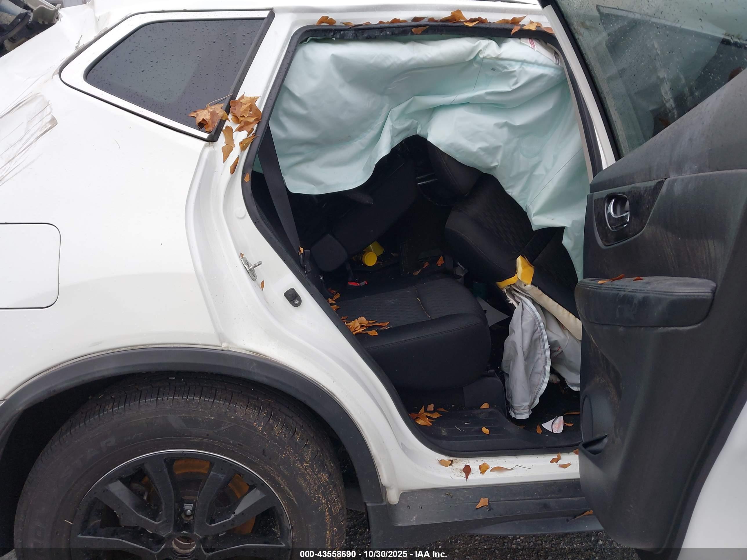 NISSAN ROGUE image 8