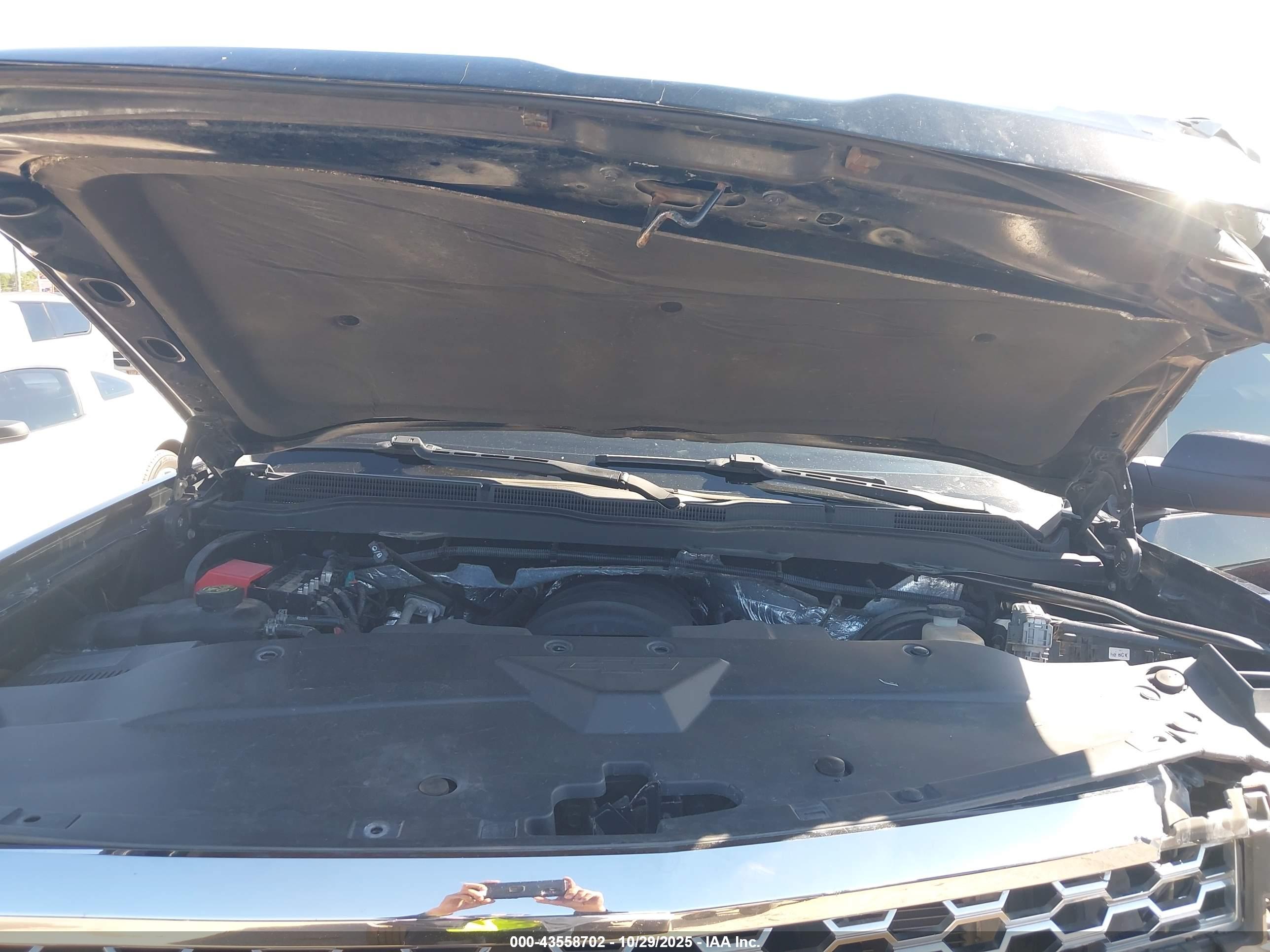 CHEVROLET SILVERADO image 10