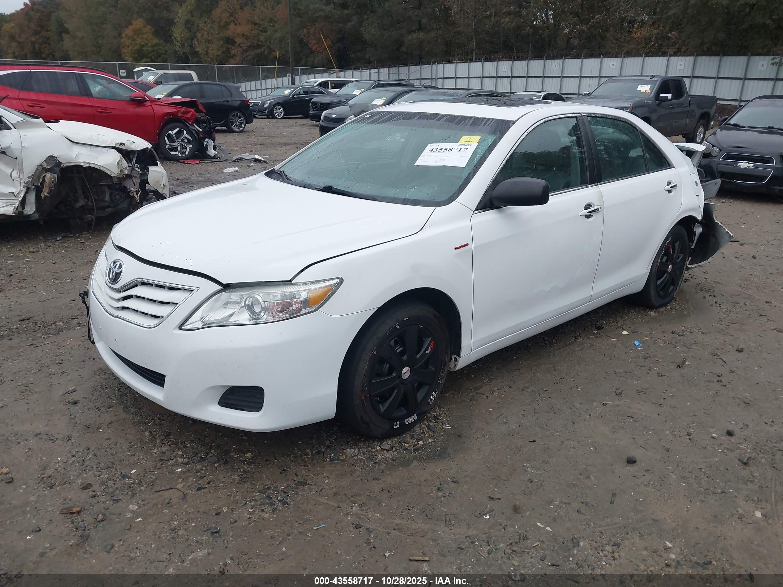 TOYOTA CAMRY image 2