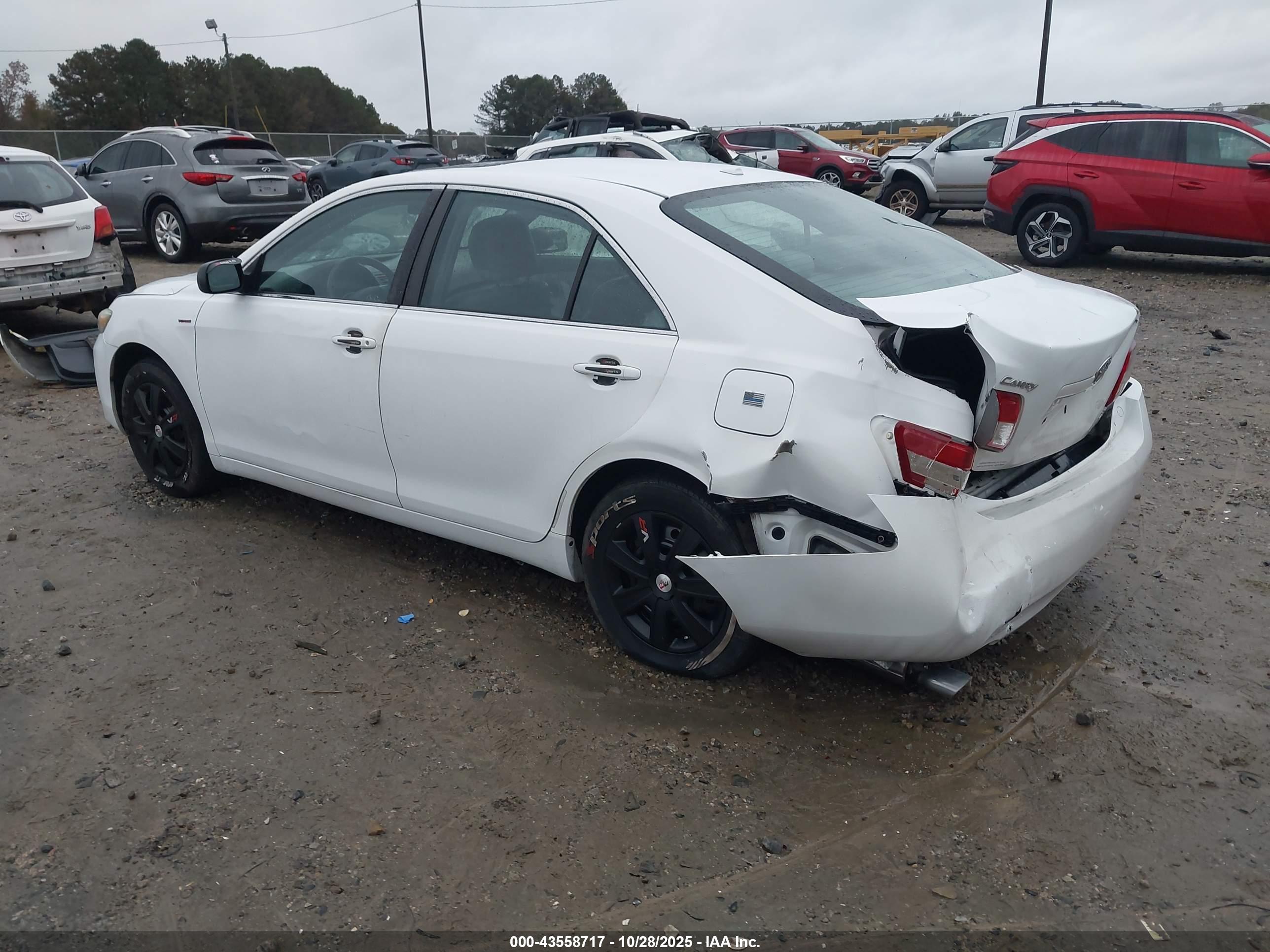 TOYOTA CAMRY image 3