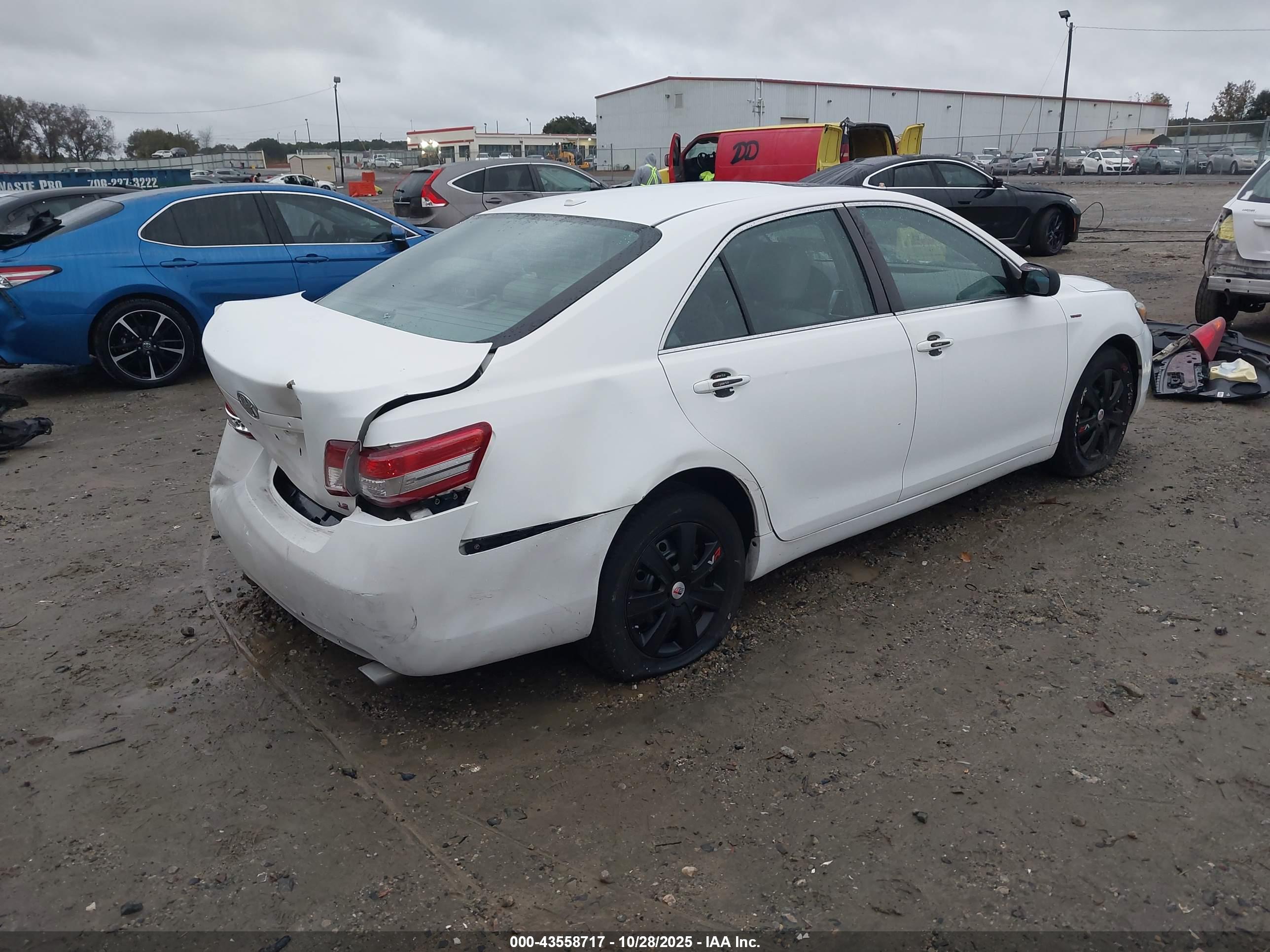 TOYOTA CAMRY image 4