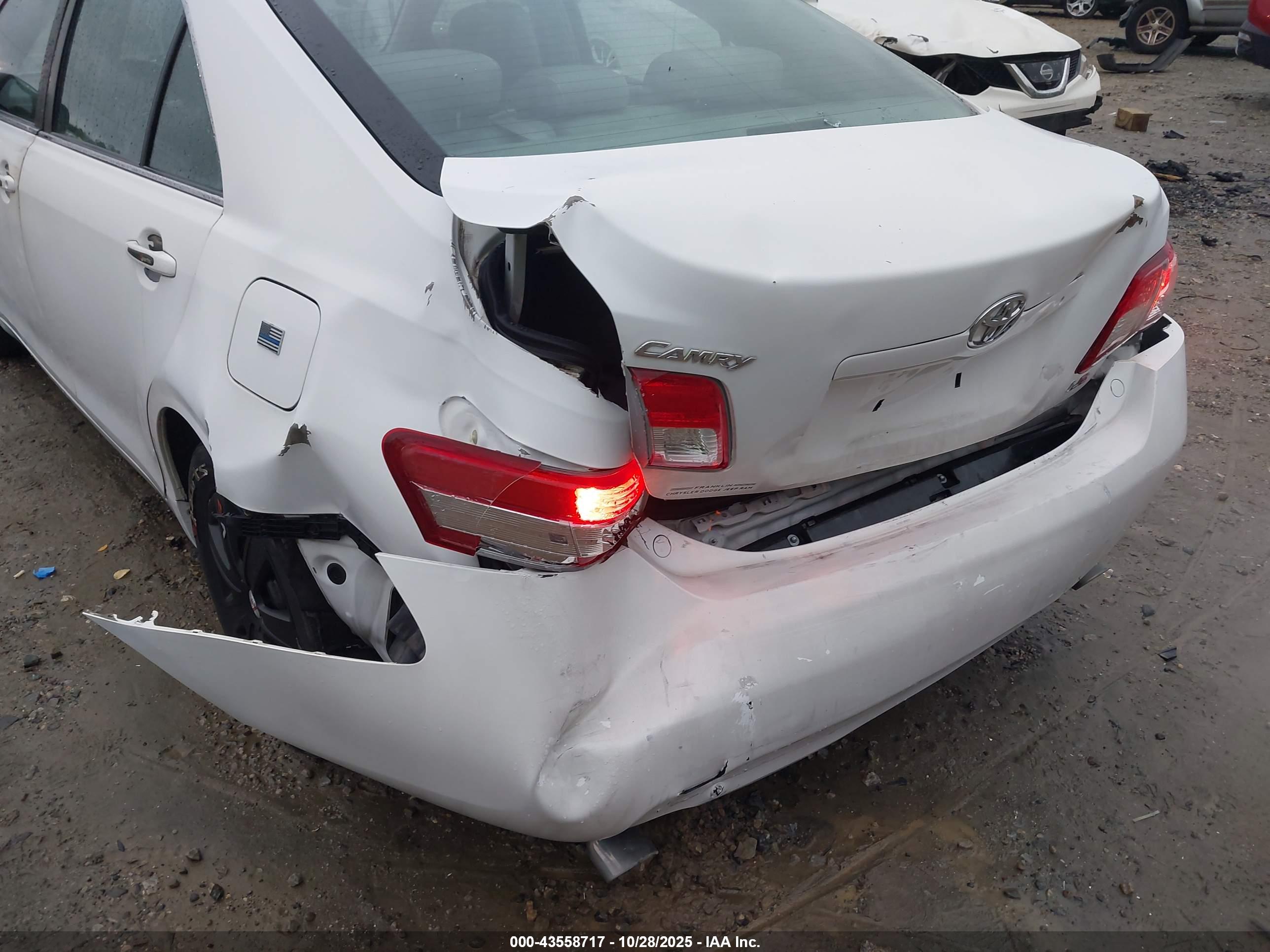 TOYOTA CAMRY image 6