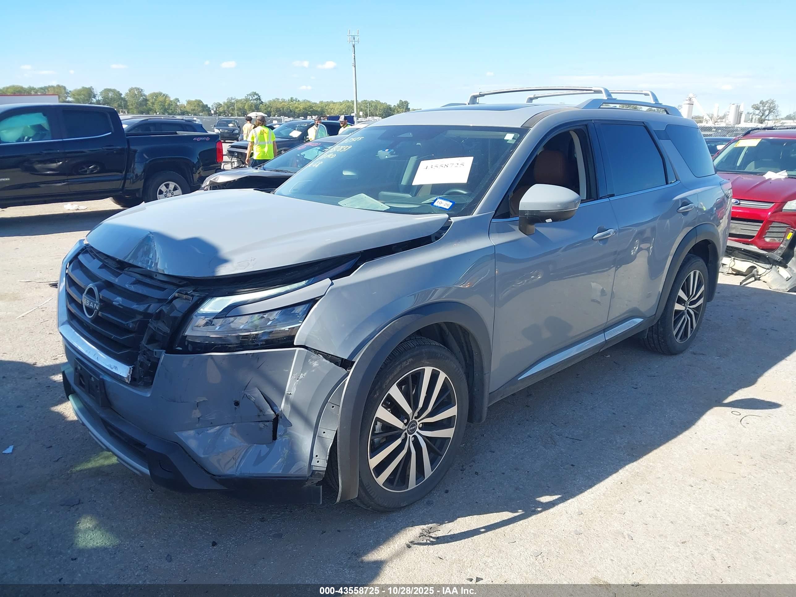 NISSAN PATHFINDER image 2