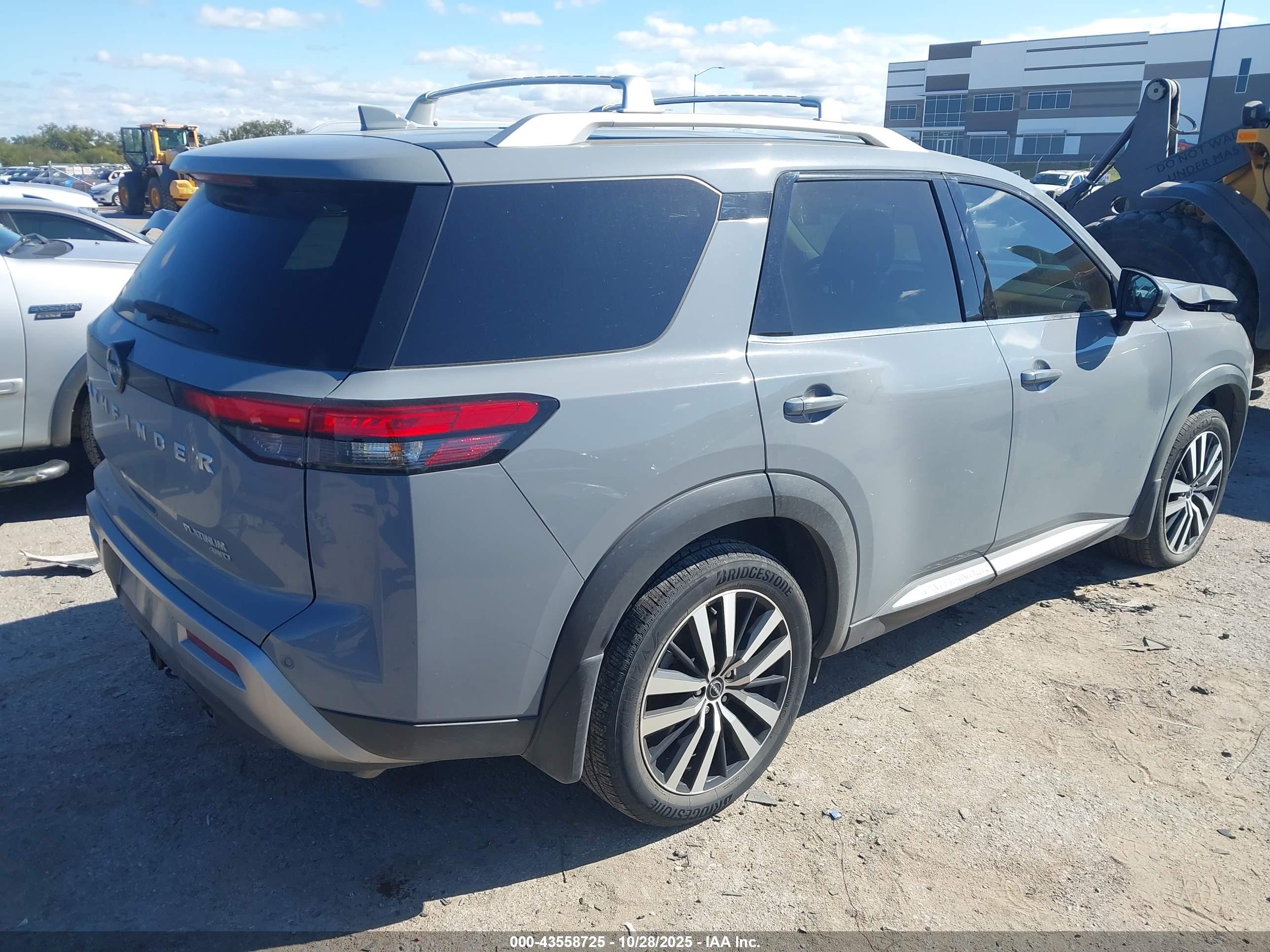 NISSAN PATHFINDER image 4
