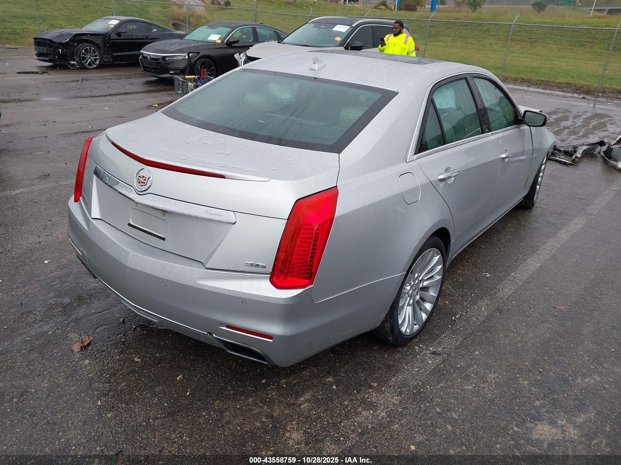 CADILLAC CTS image 4
