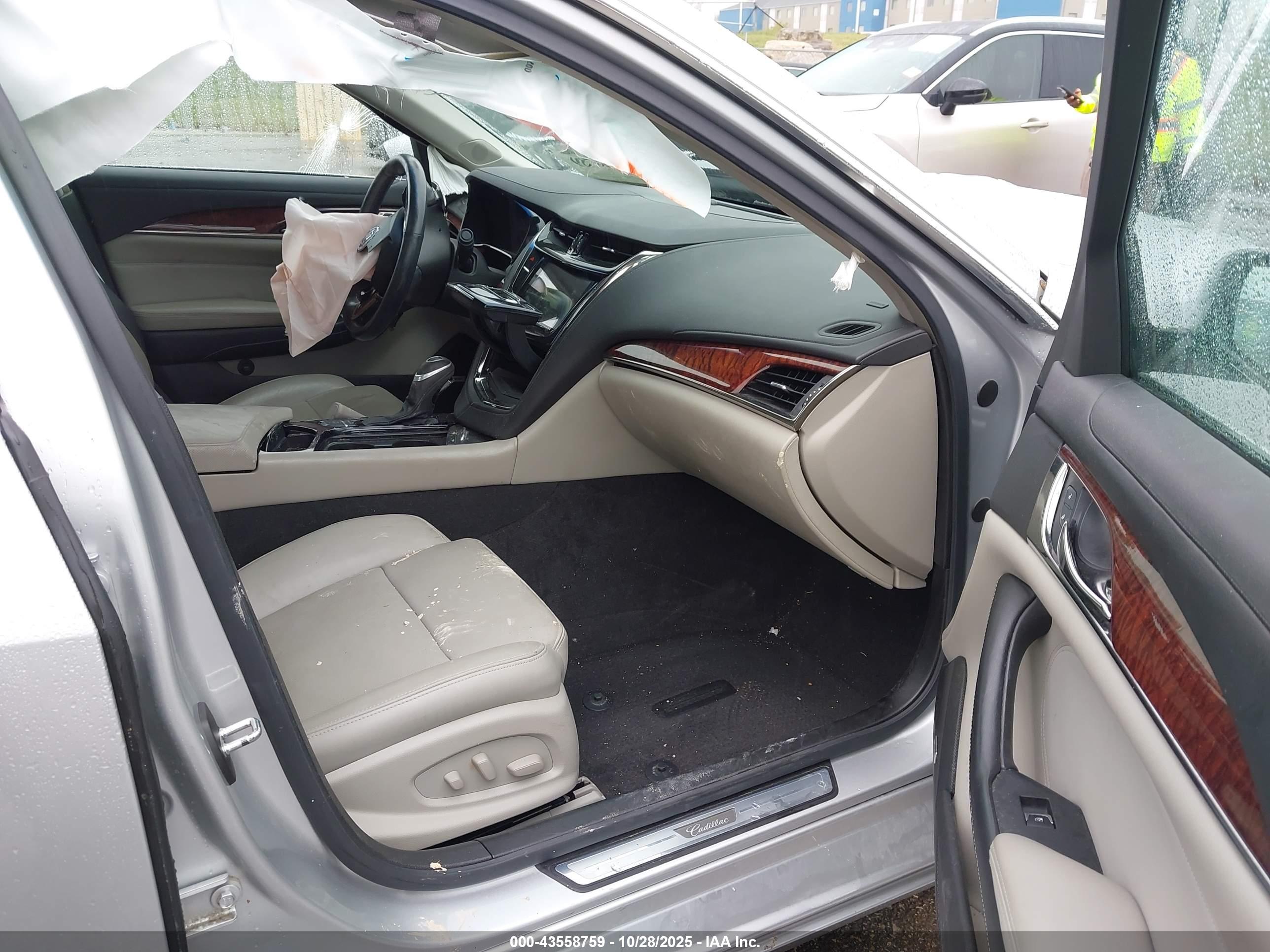 CADILLAC CTS image 5