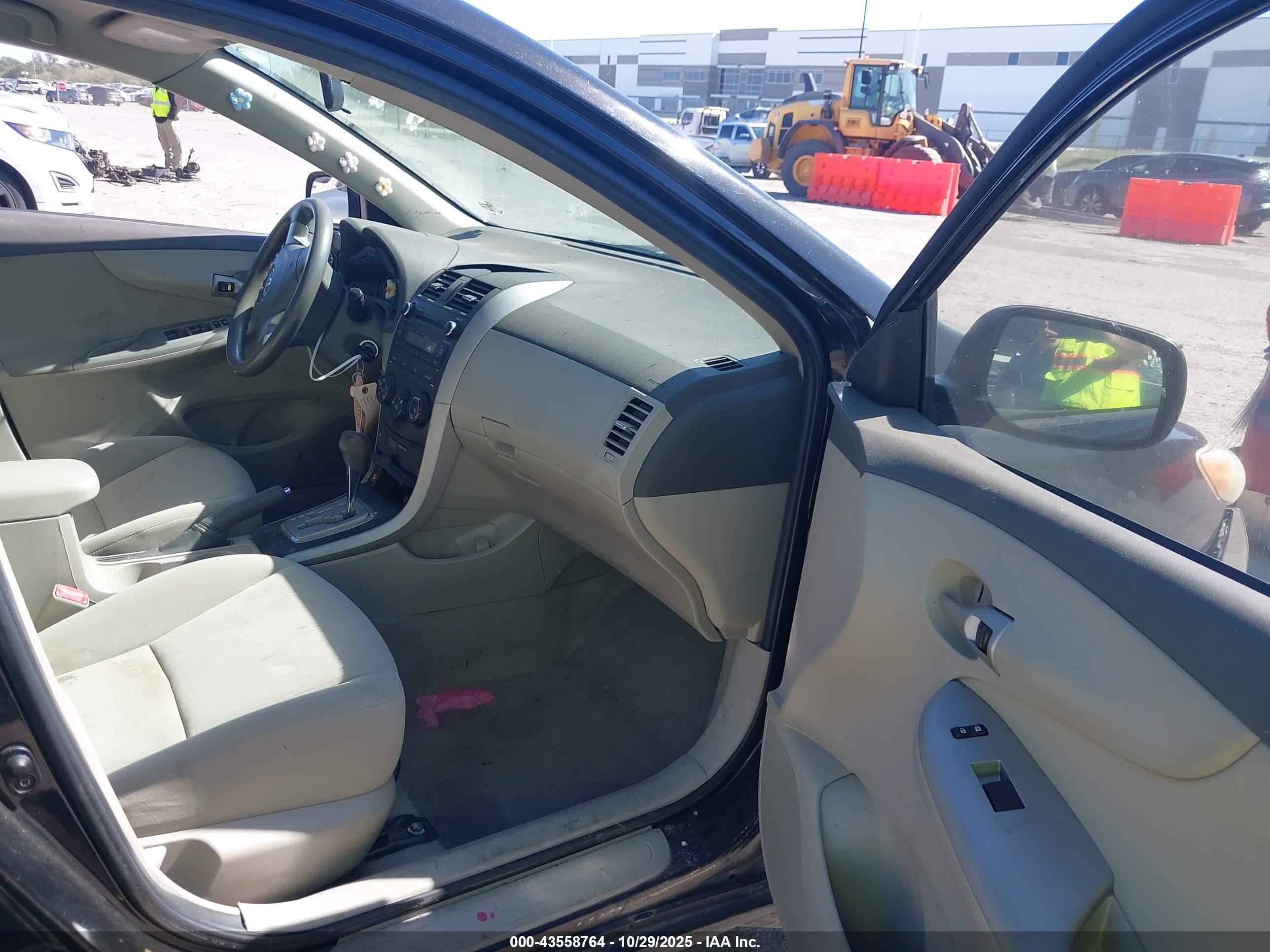 TOYOTA COROLLA image 5
