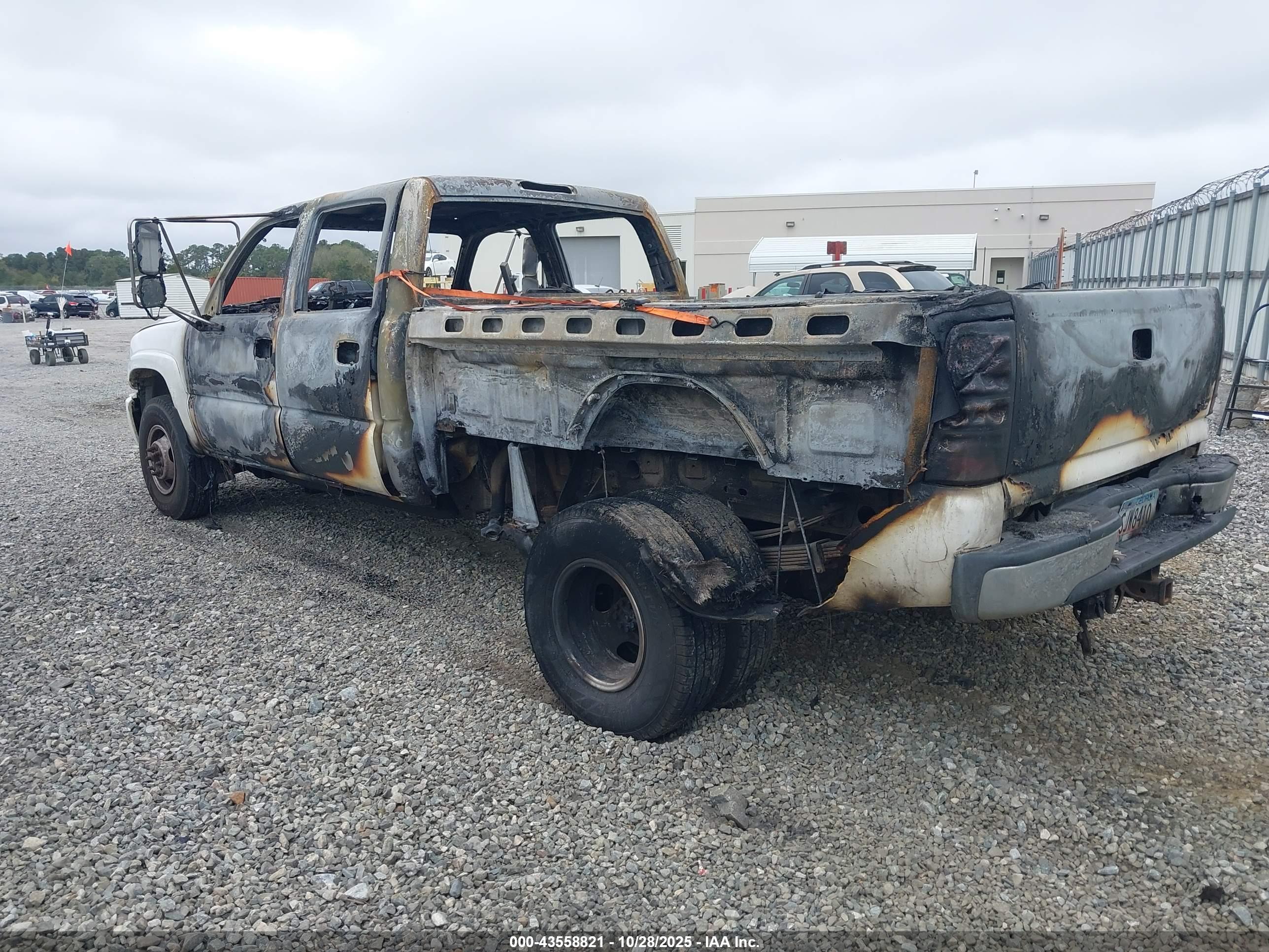 GMC SIERRA image 3
