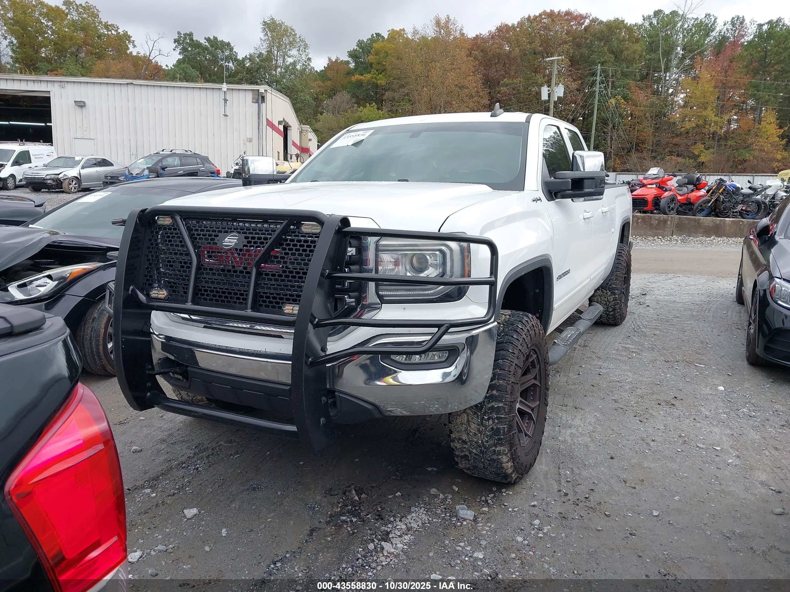 GMC SIERRA image 2