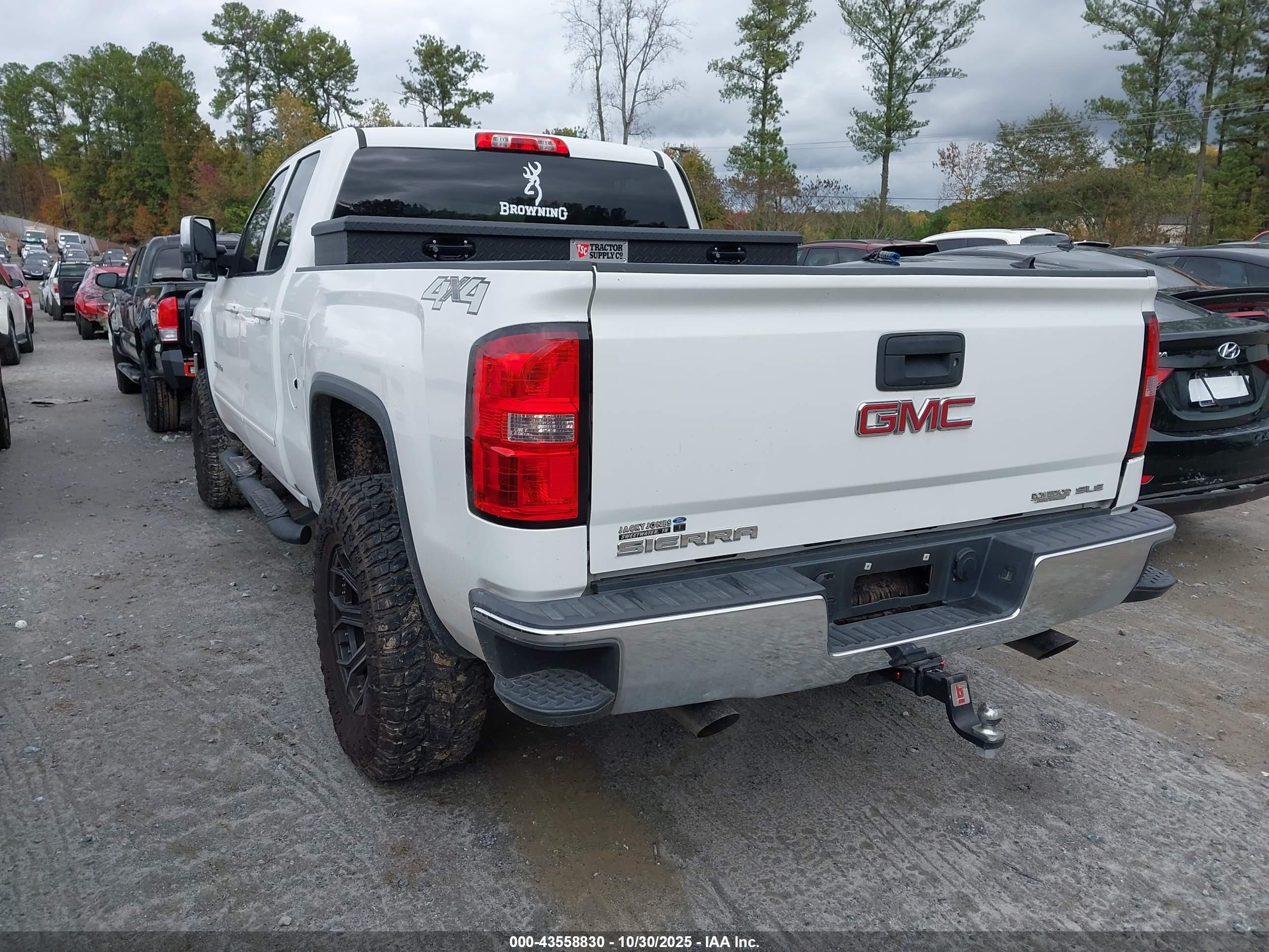 GMC SIERRA image 3