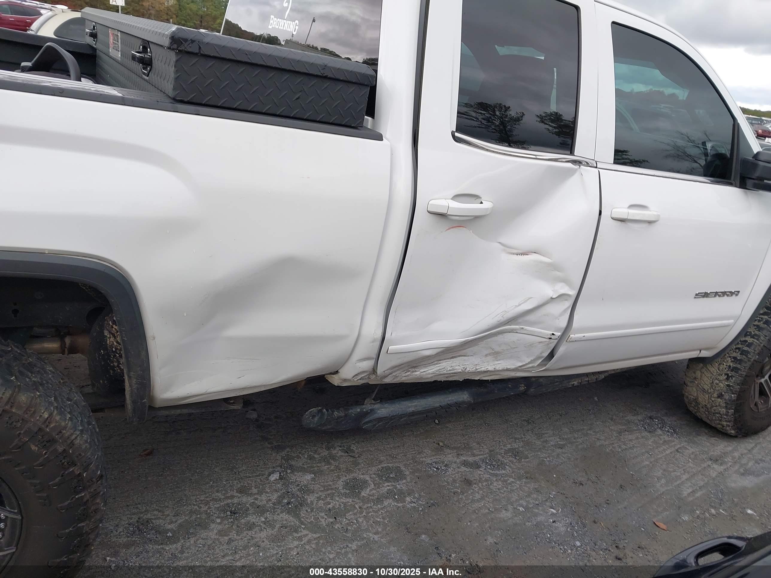 GMC SIERRA image 6