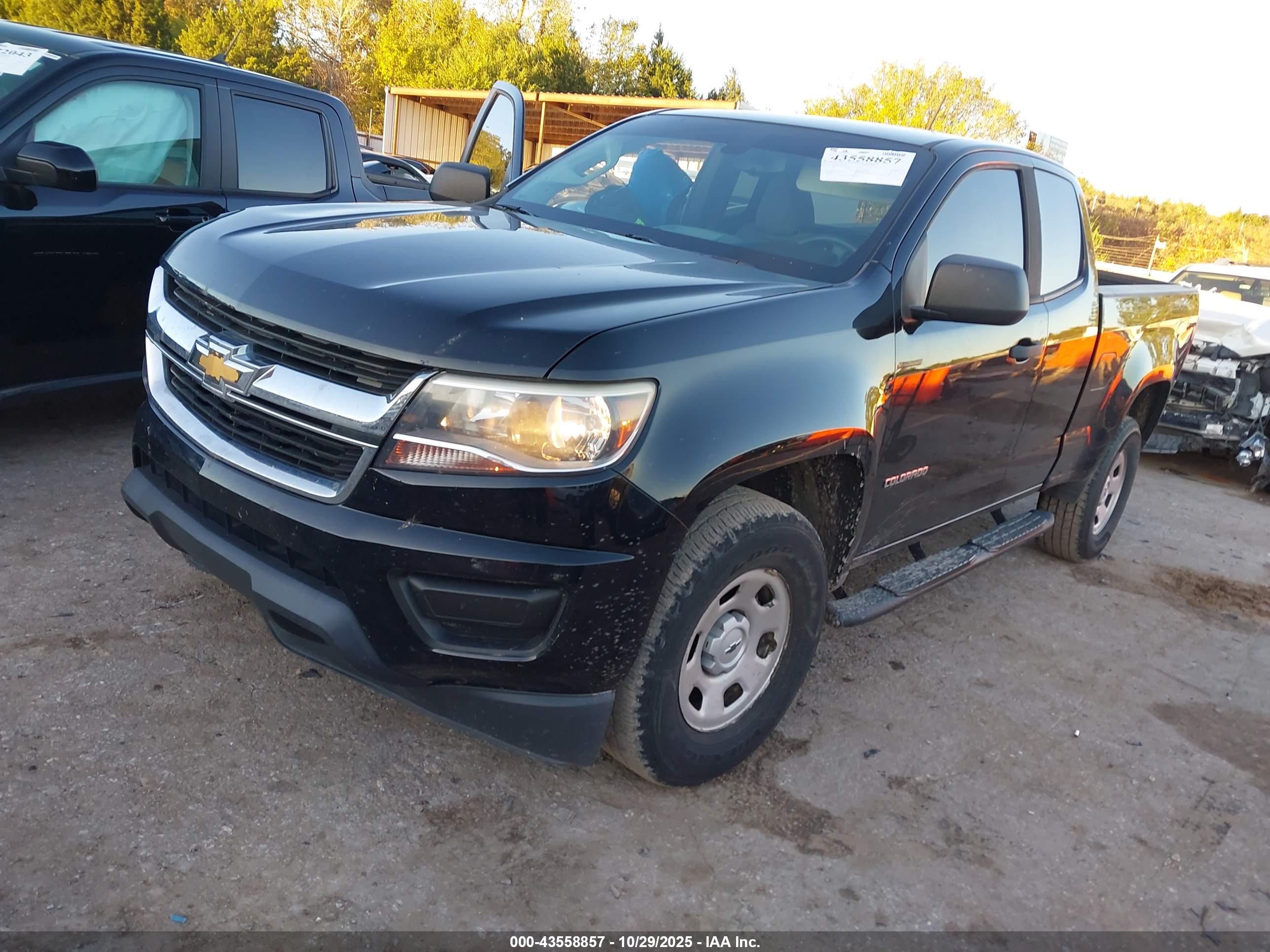 CHEVROLET COLORADO image 2