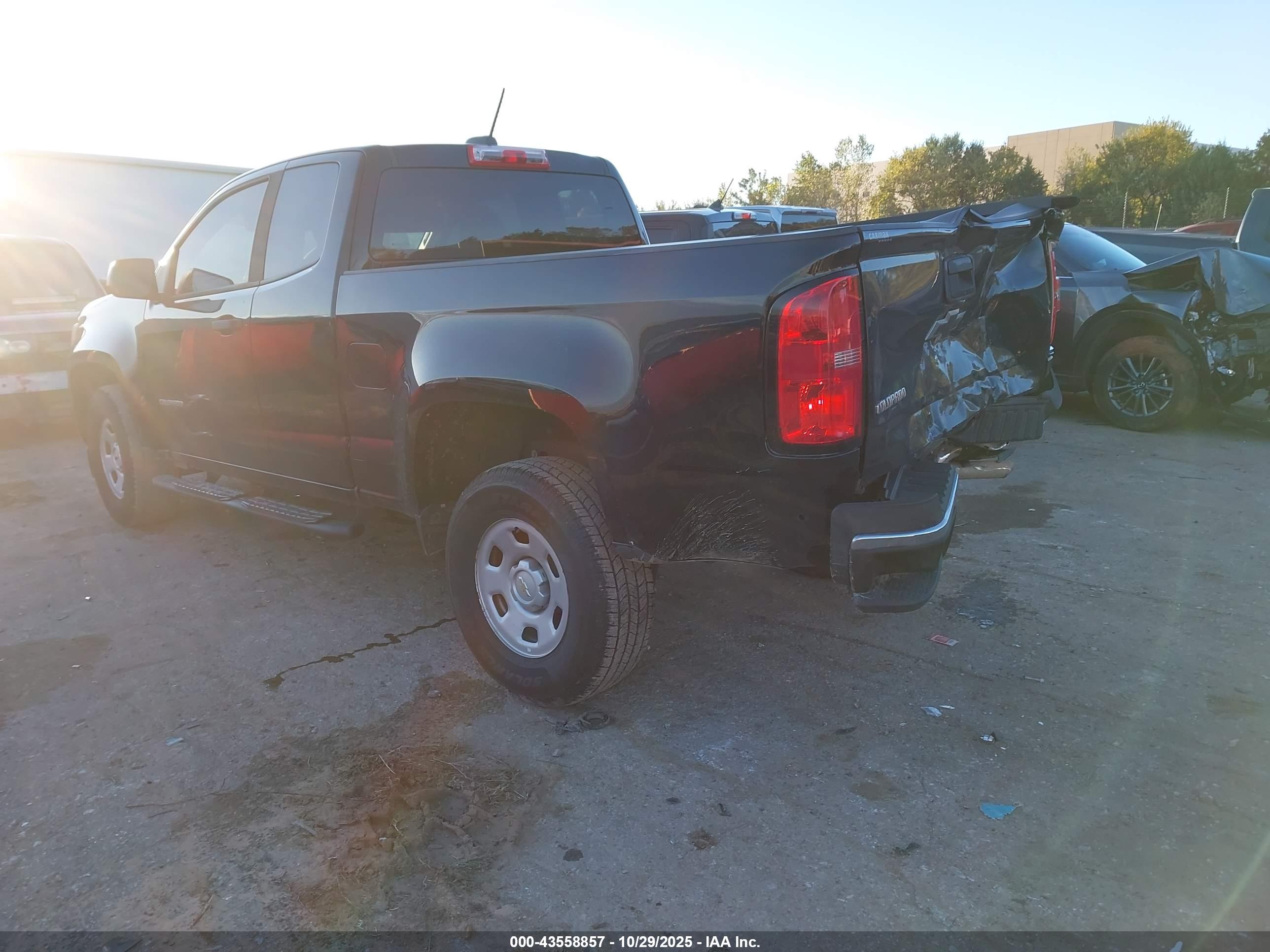 CHEVROLET COLORADO image 3