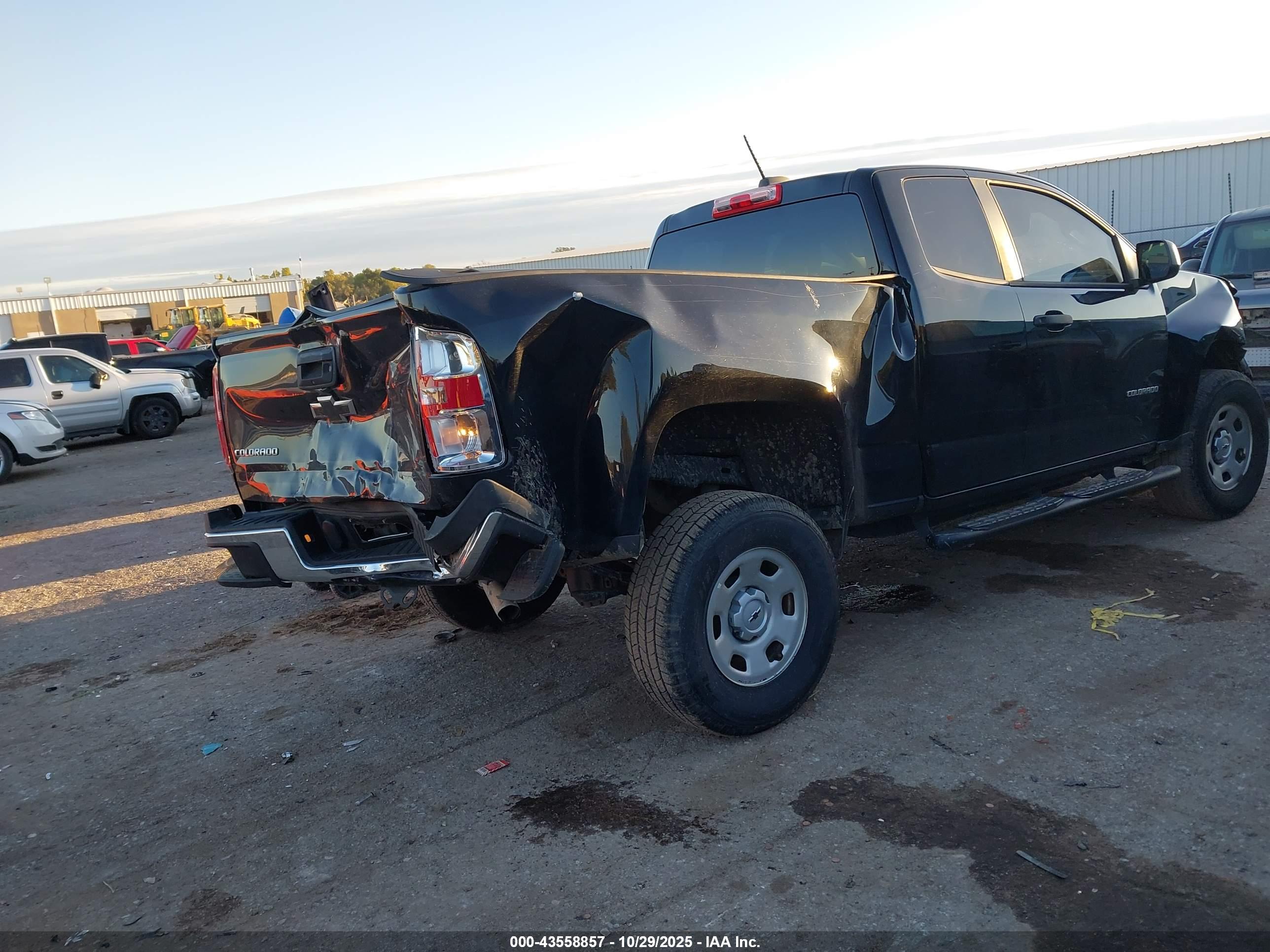 CHEVROLET COLORADO image 4