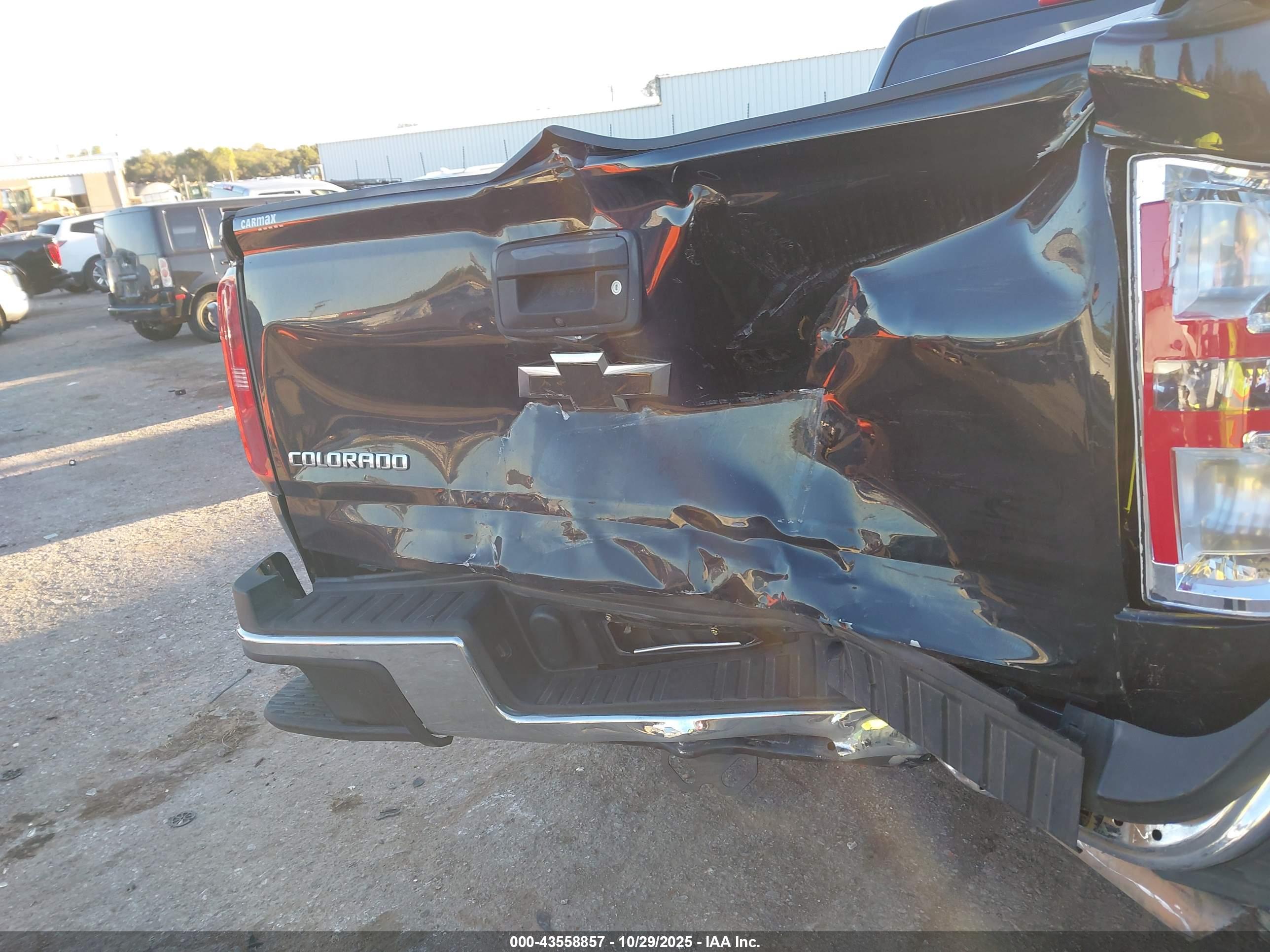 CHEVROLET COLORADO image 6