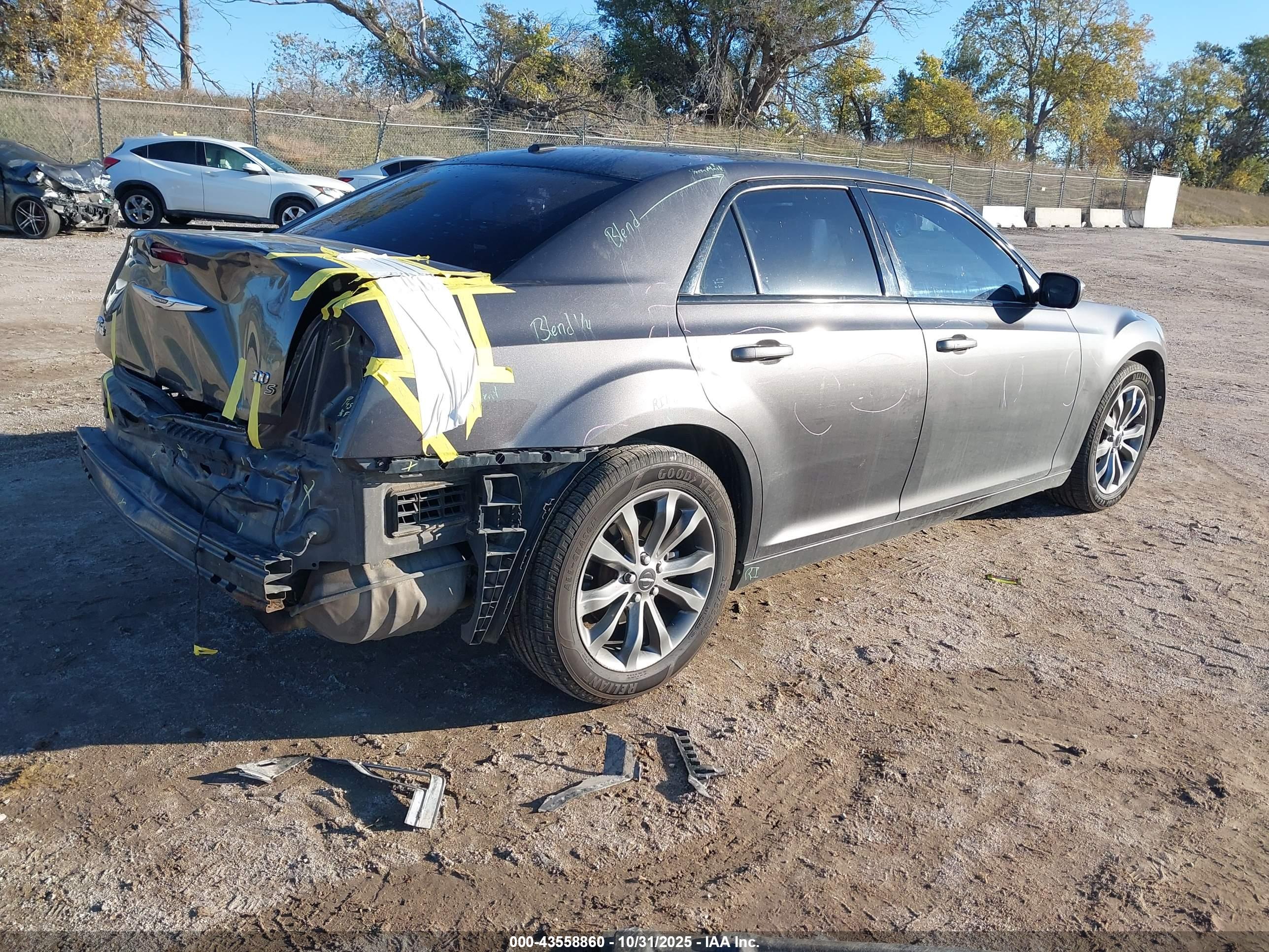 CHRYSLER 300 image 4