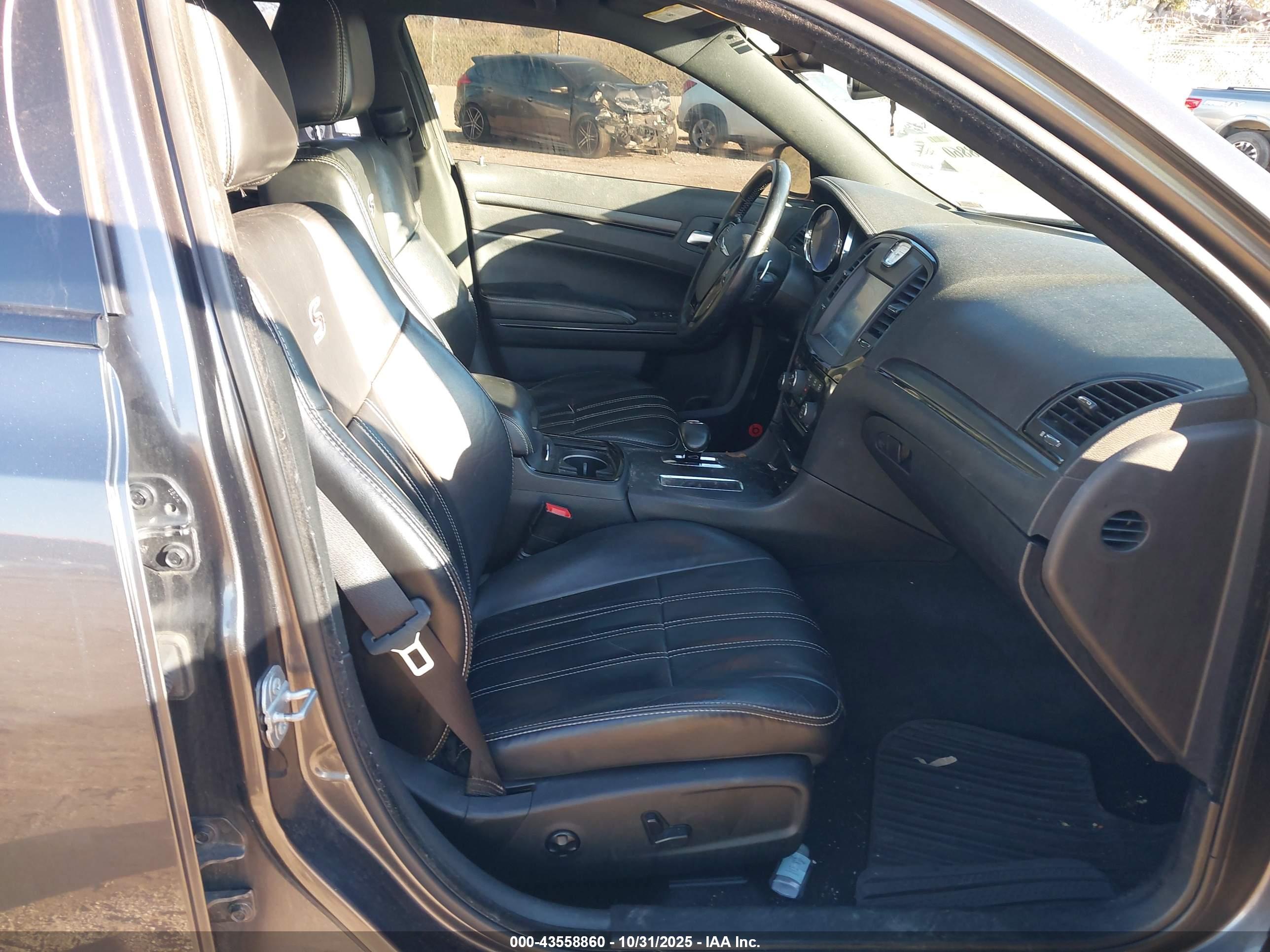 CHRYSLER 300 image 5