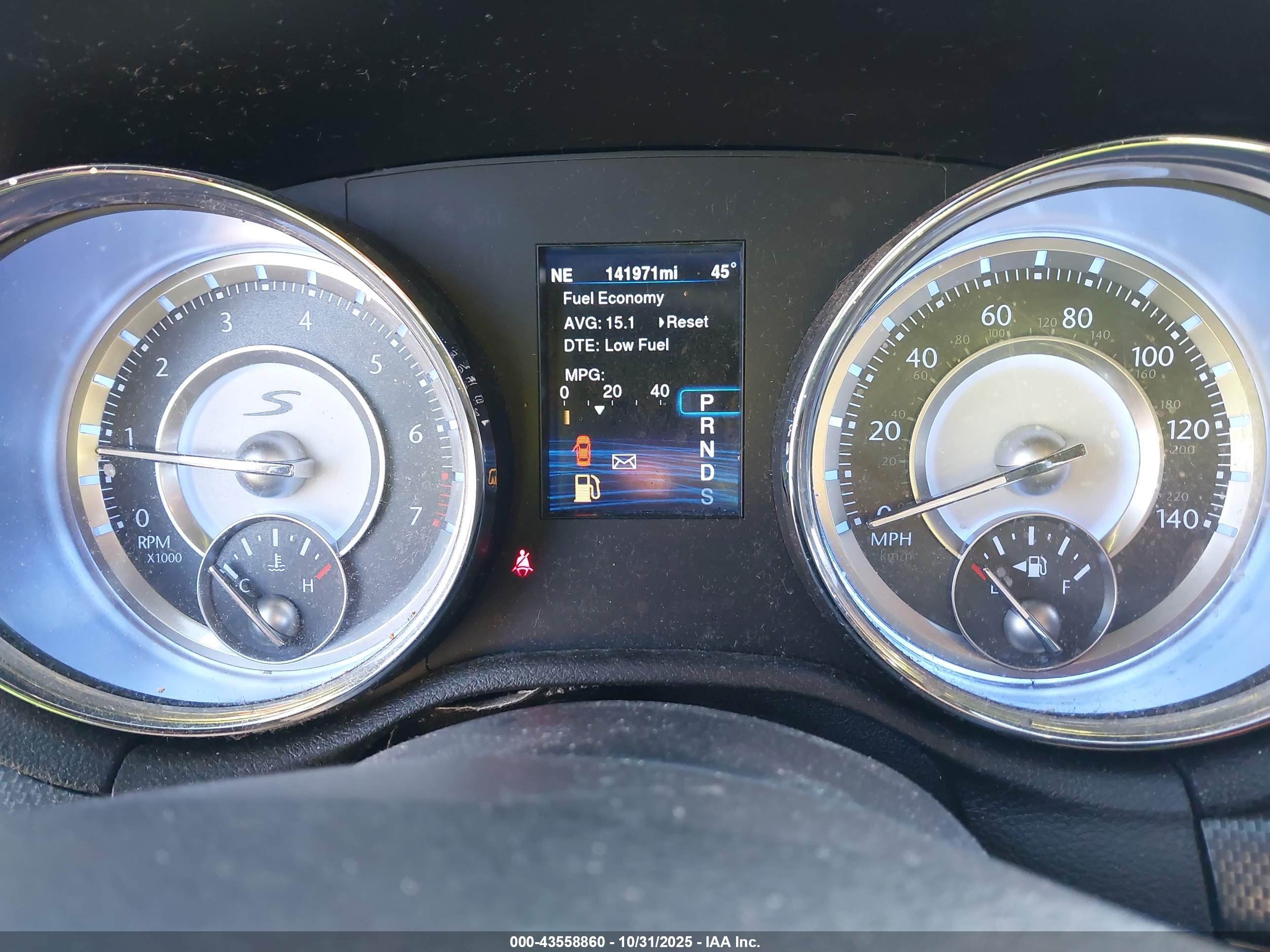 CHRYSLER 300 image 7