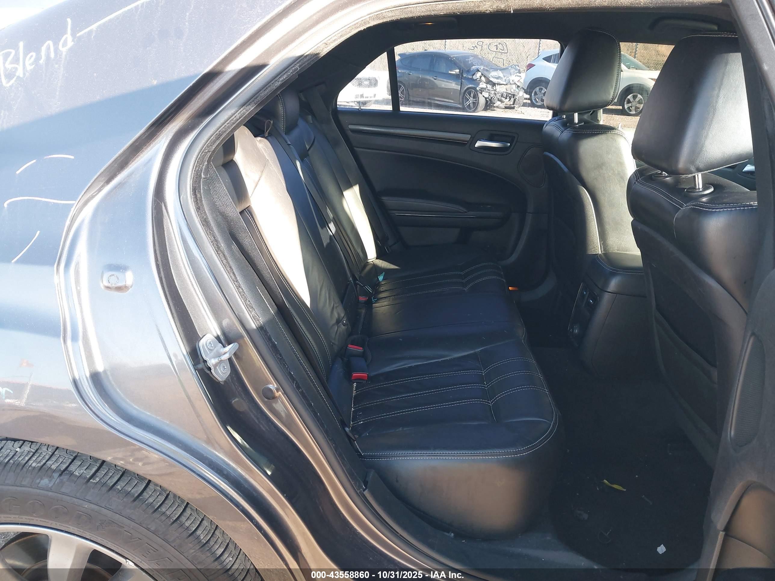 CHRYSLER 300 image 8