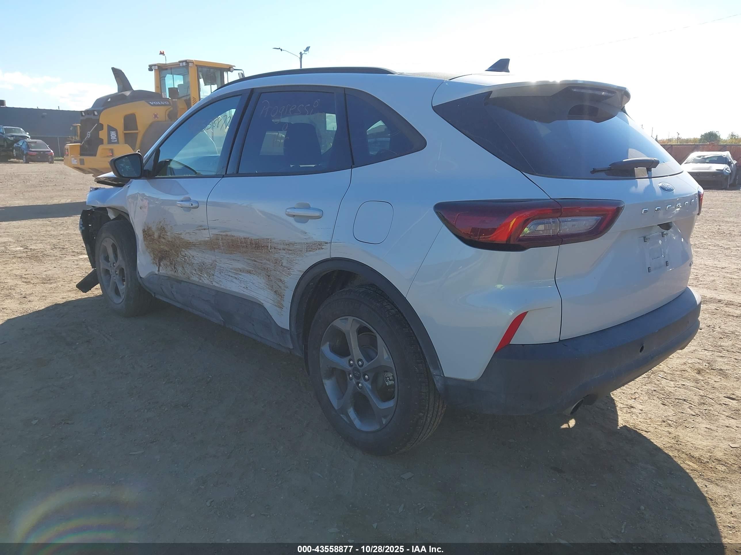 FORD ESCAPE image 3