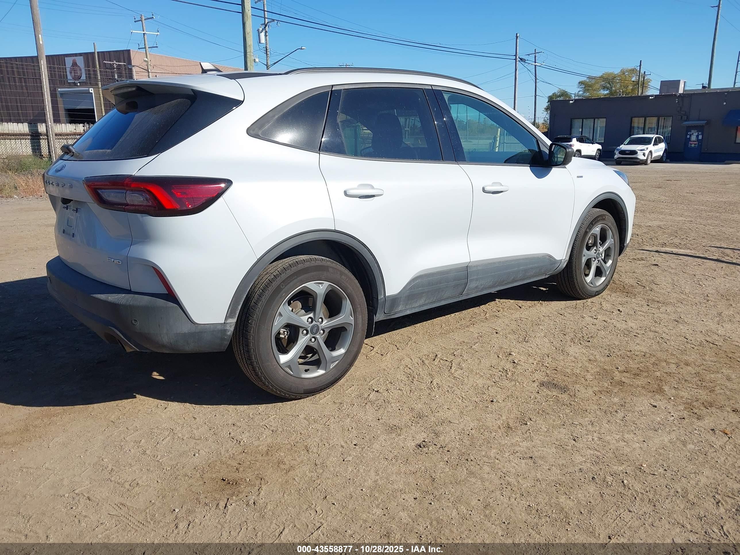 FORD ESCAPE image 4