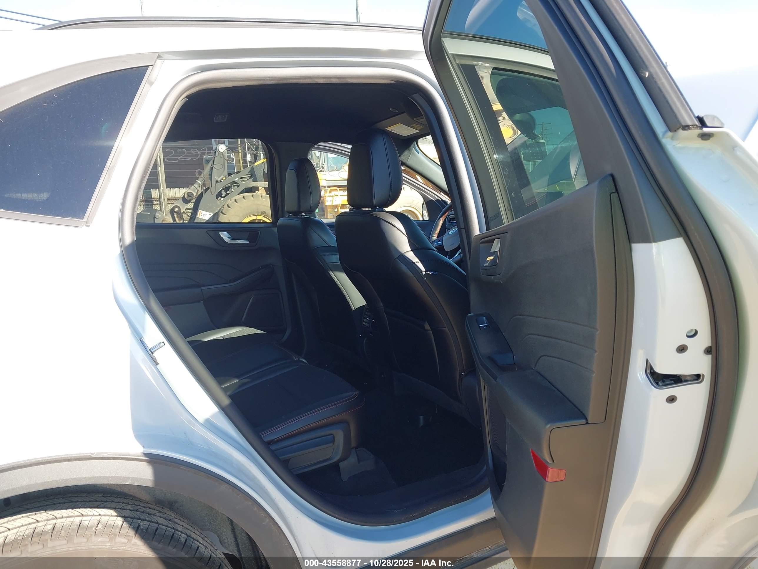 FORD ESCAPE image 8