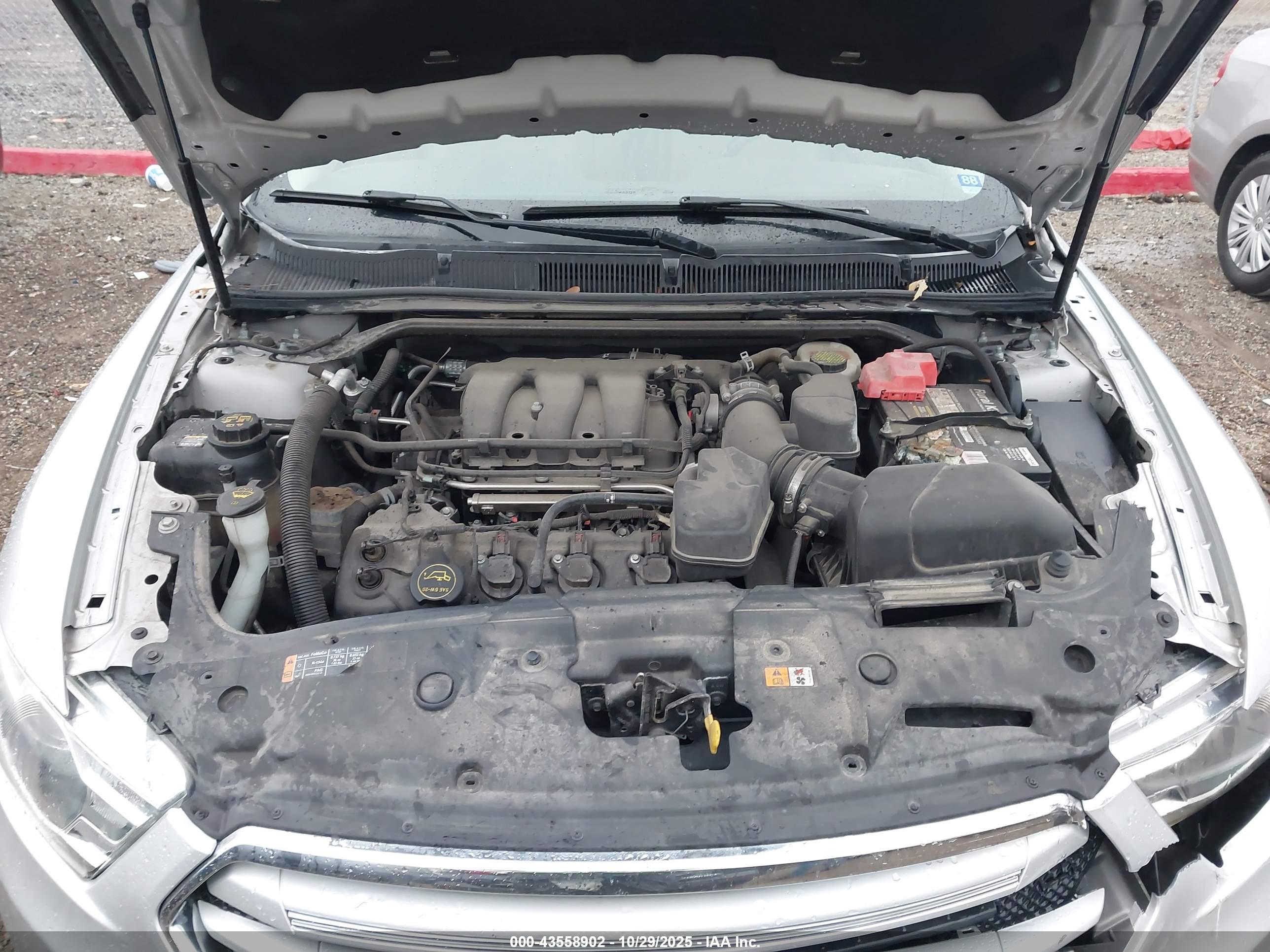 FORD TAURUS image 10