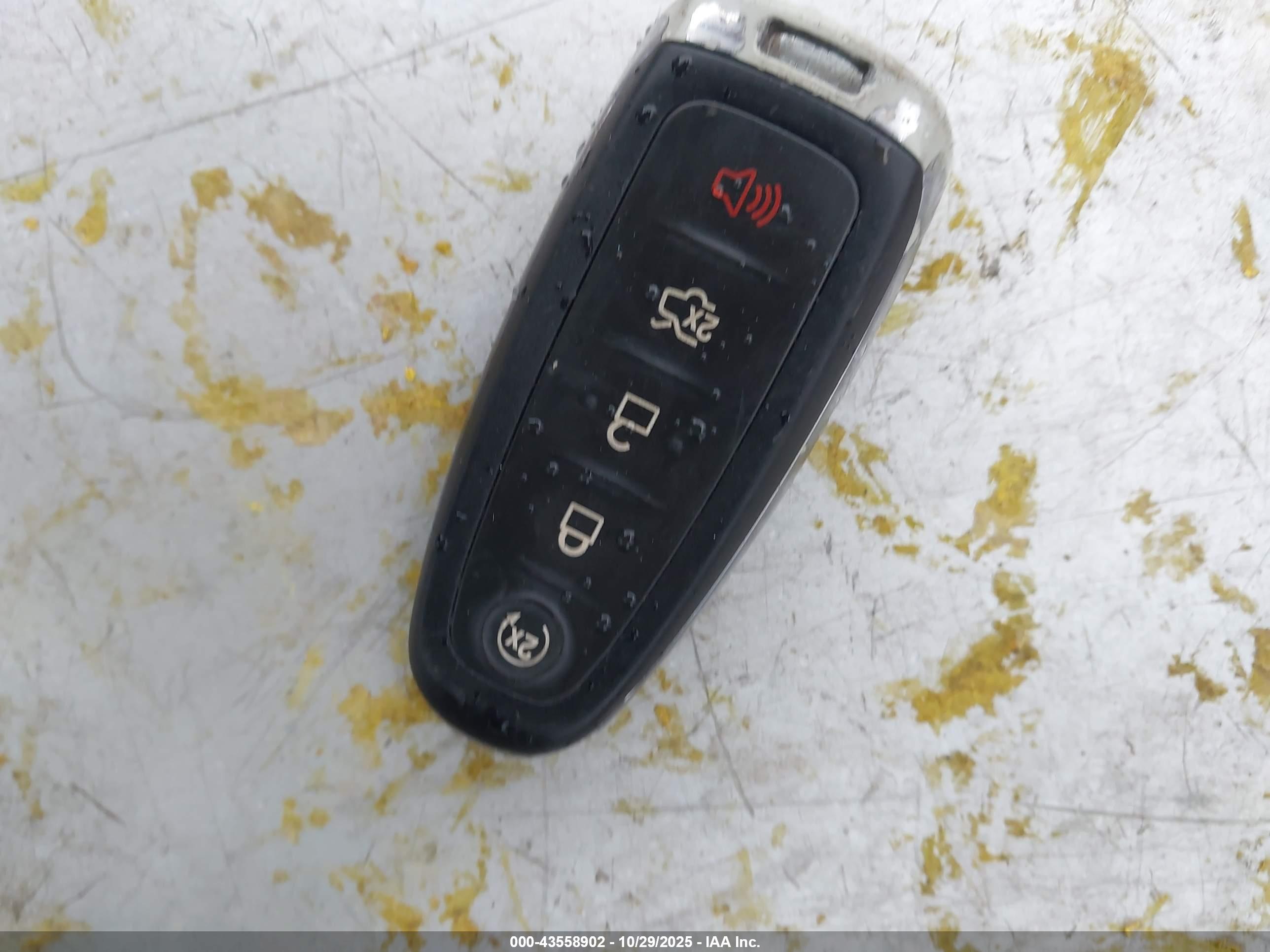 FORD TAURUS image 11