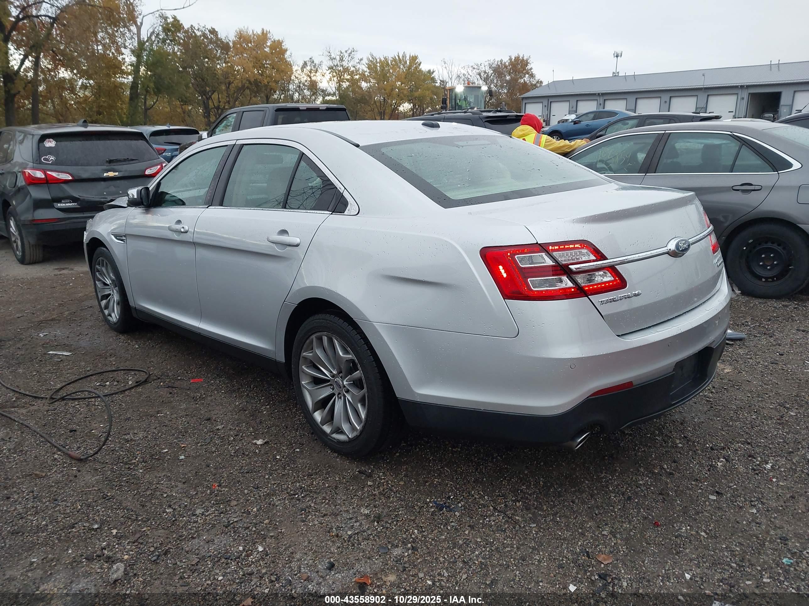 FORD TAURUS image 3