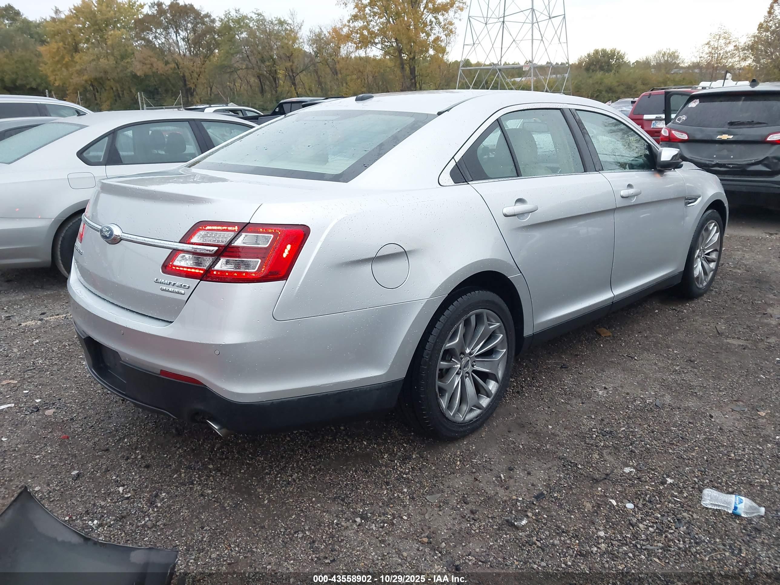 FORD TAURUS image 4