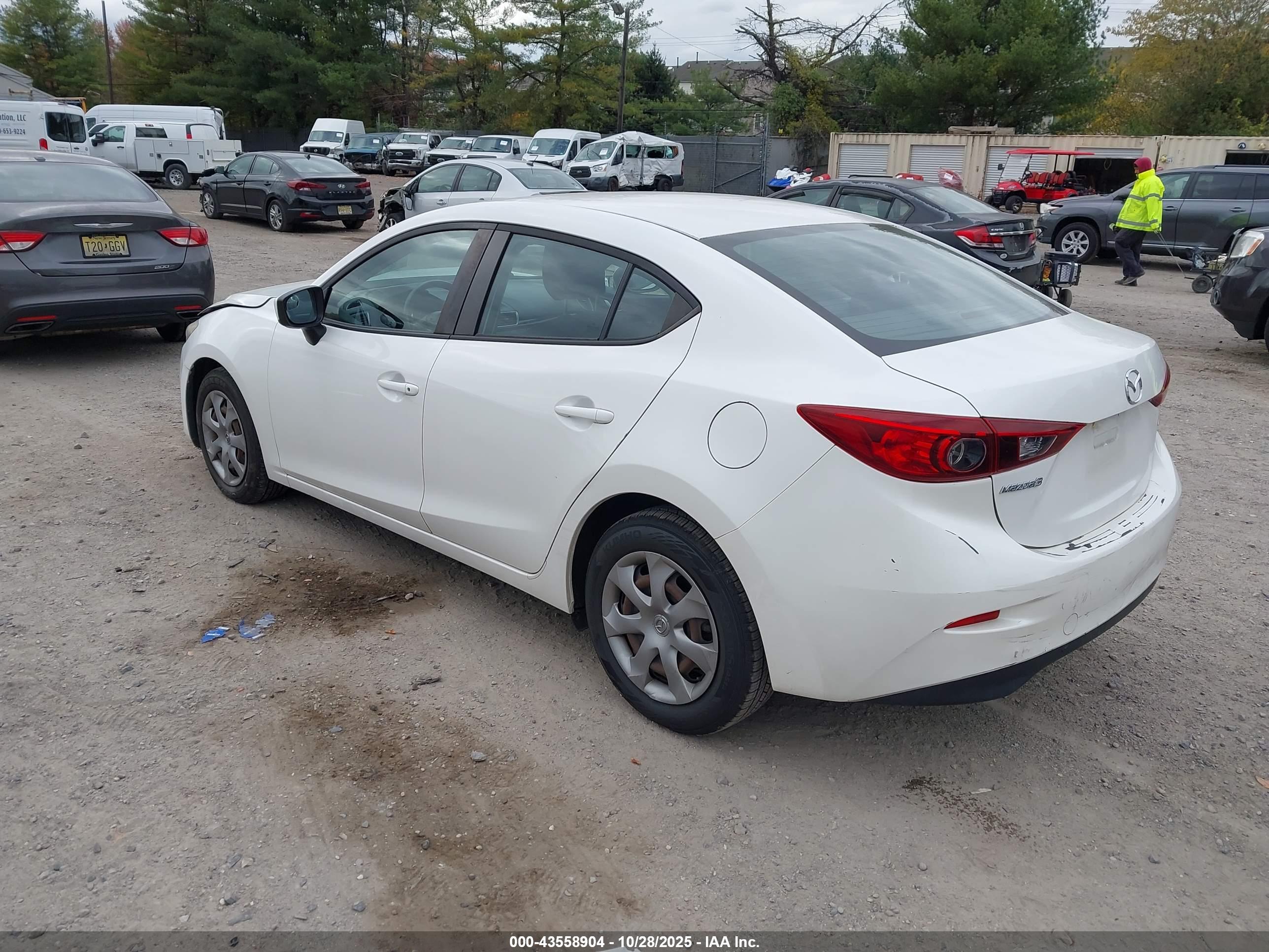 MAZDA MAZDA3 image 3