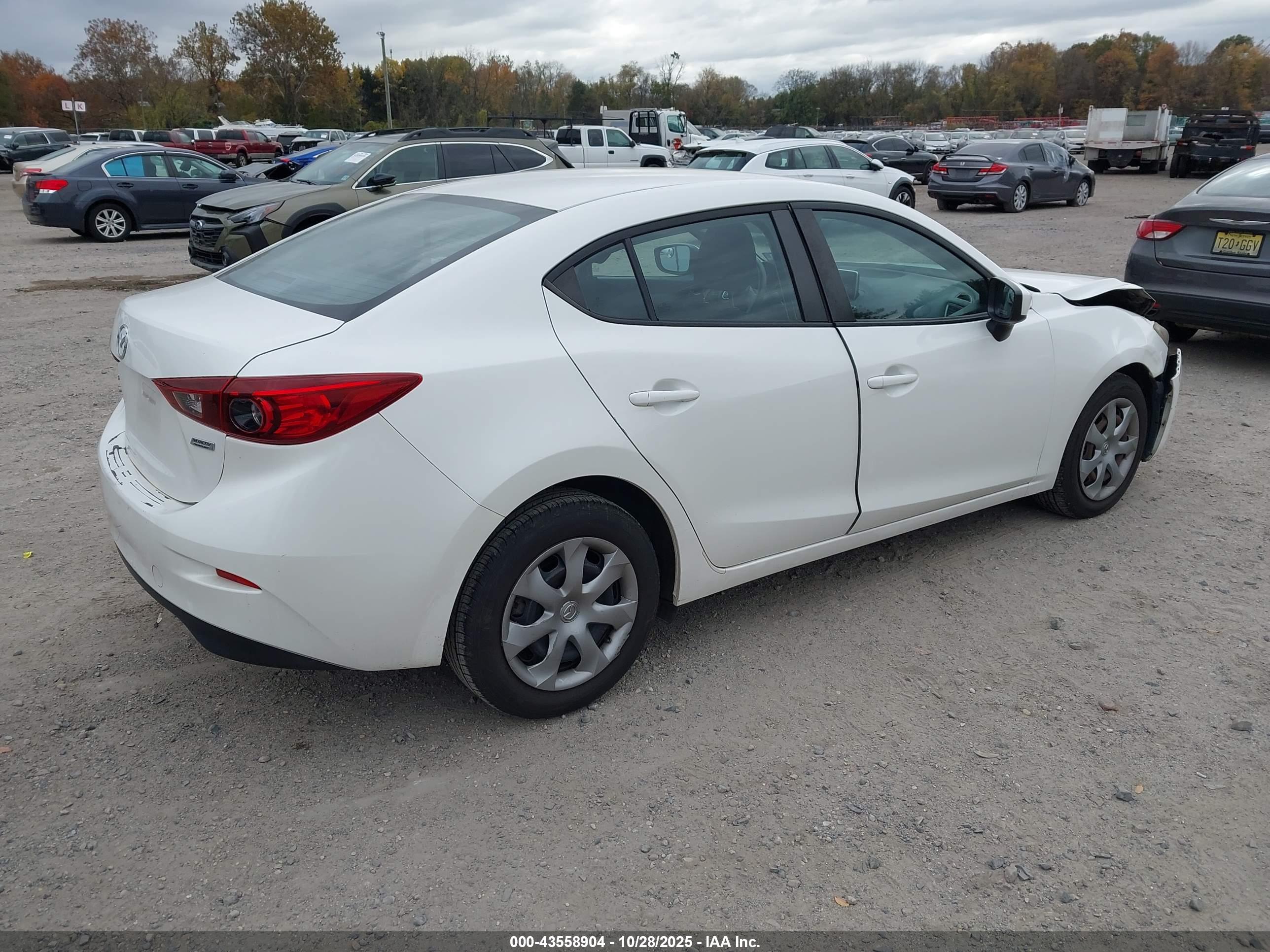 MAZDA MAZDA3 image 4