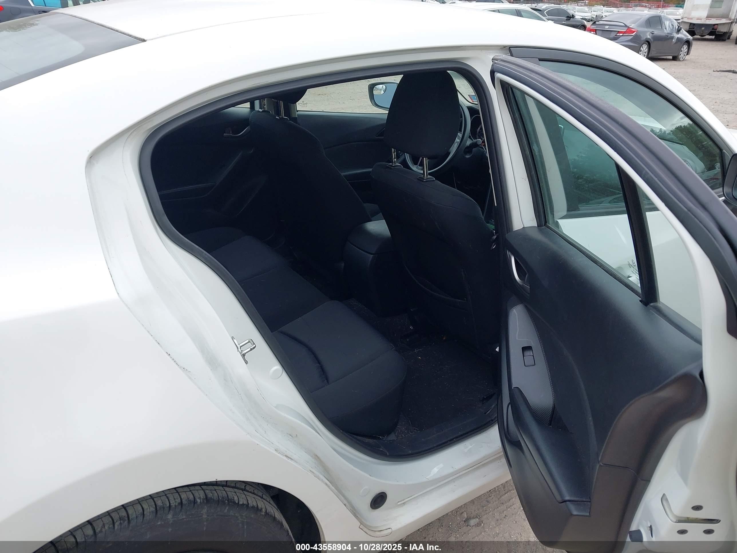 MAZDA MAZDA3 image 8