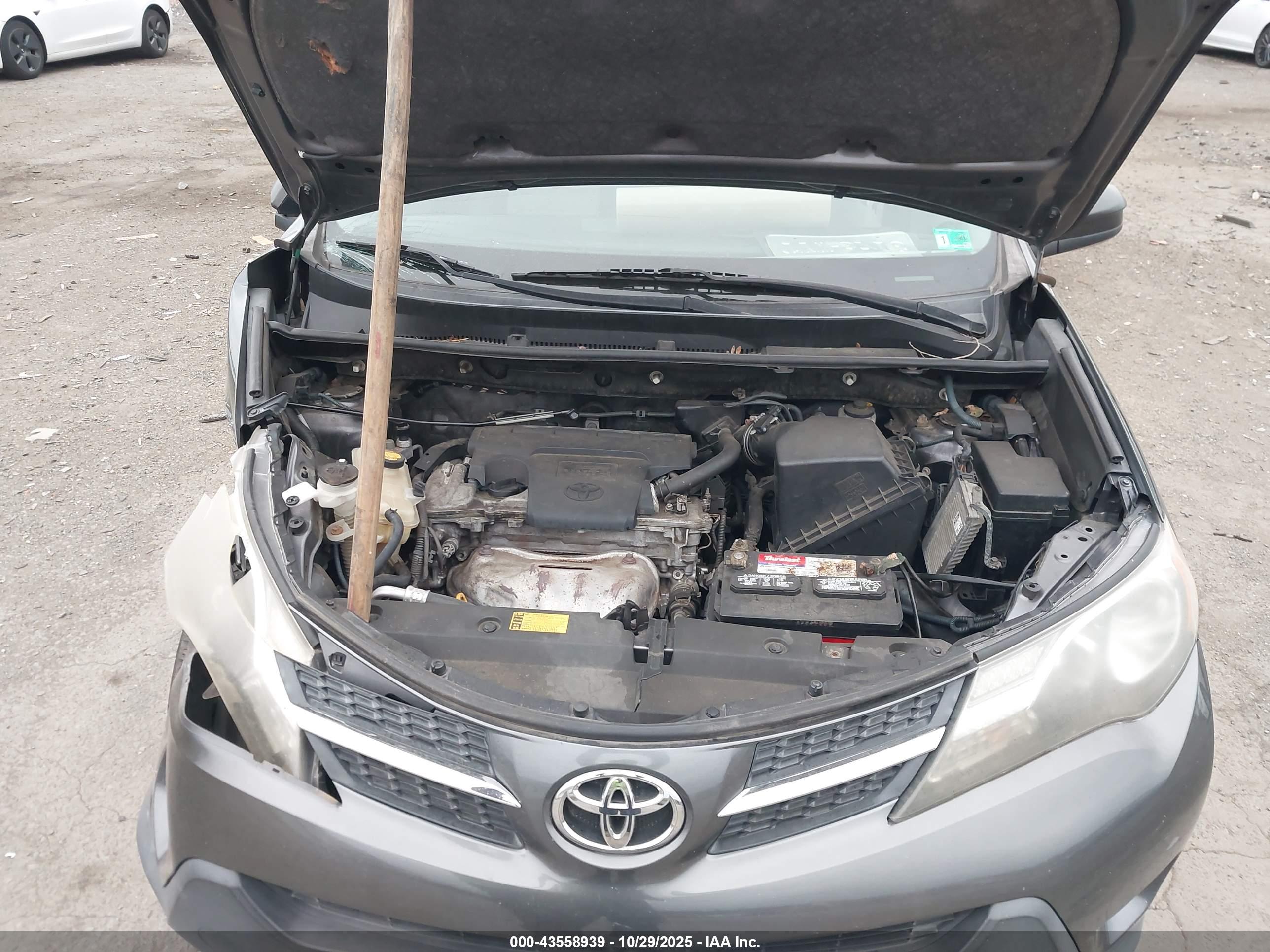 TOYOTA RAV4 image 10