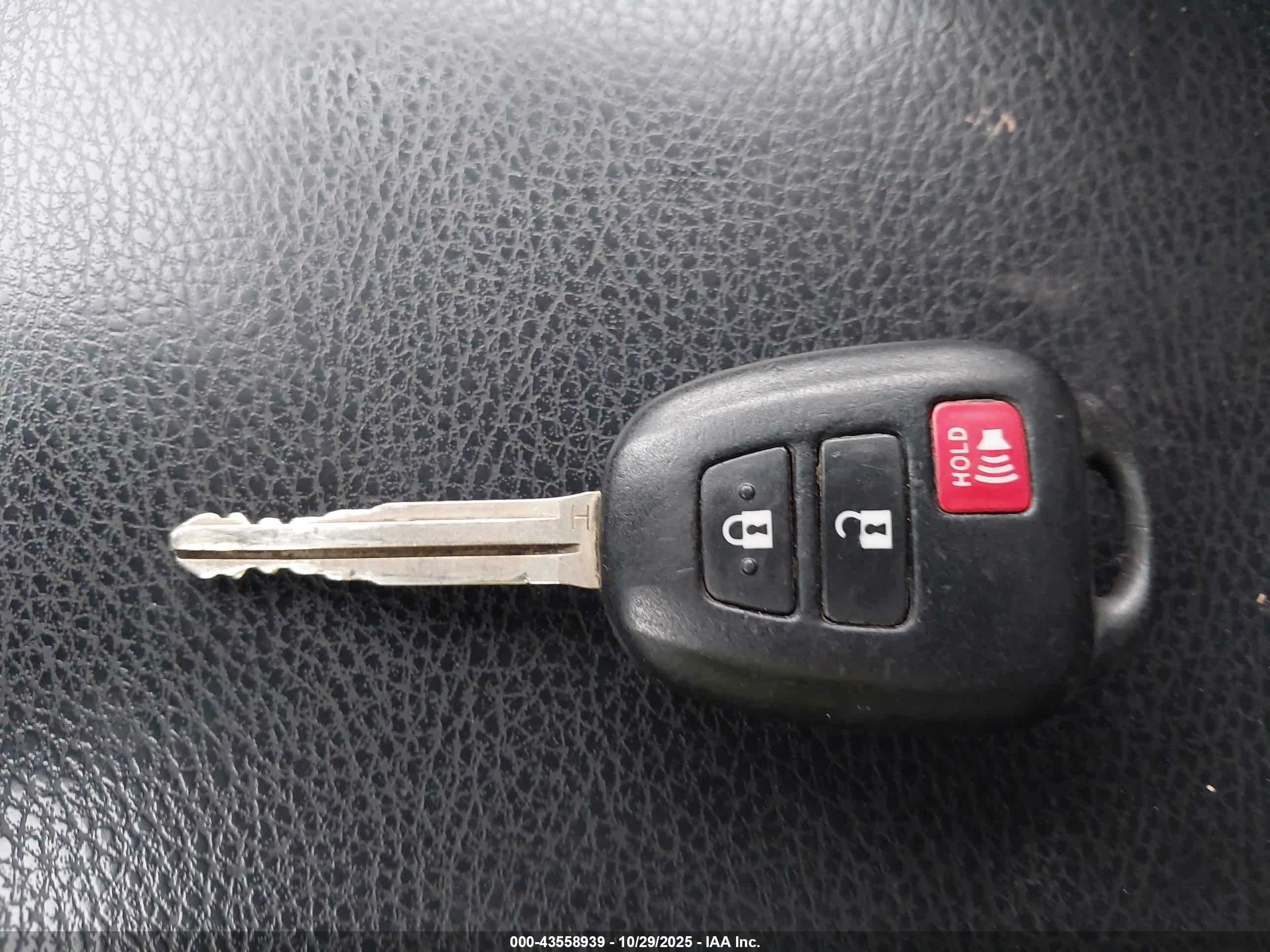 TOYOTA RAV4 image 11