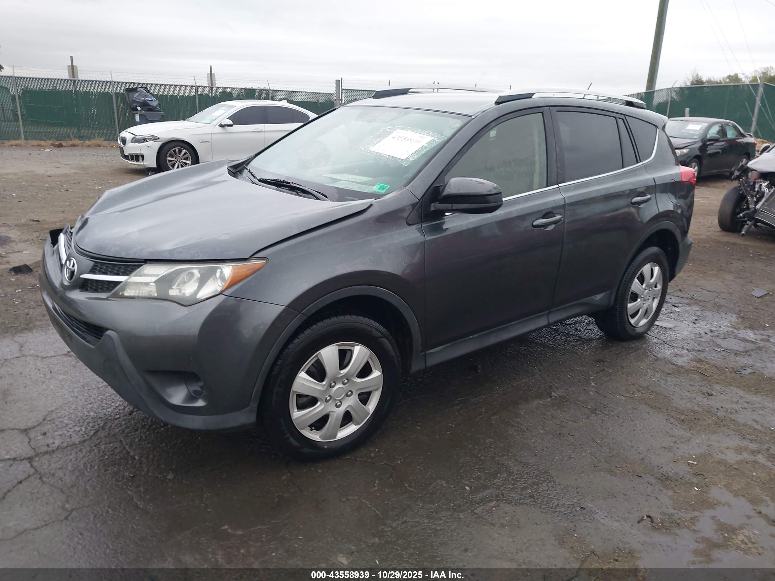 TOYOTA RAV4 image 2