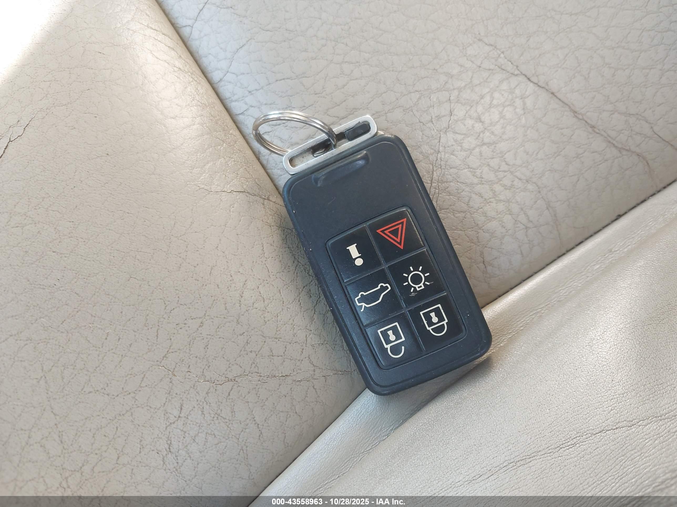 VOLVO XC60 image 11