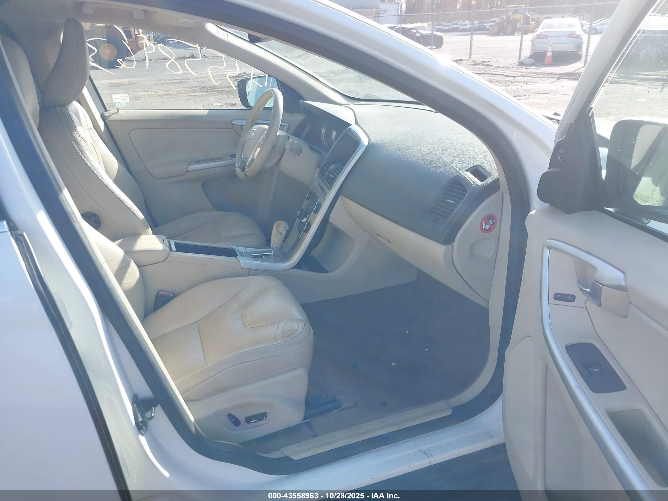 VOLVO XC60 image 5
