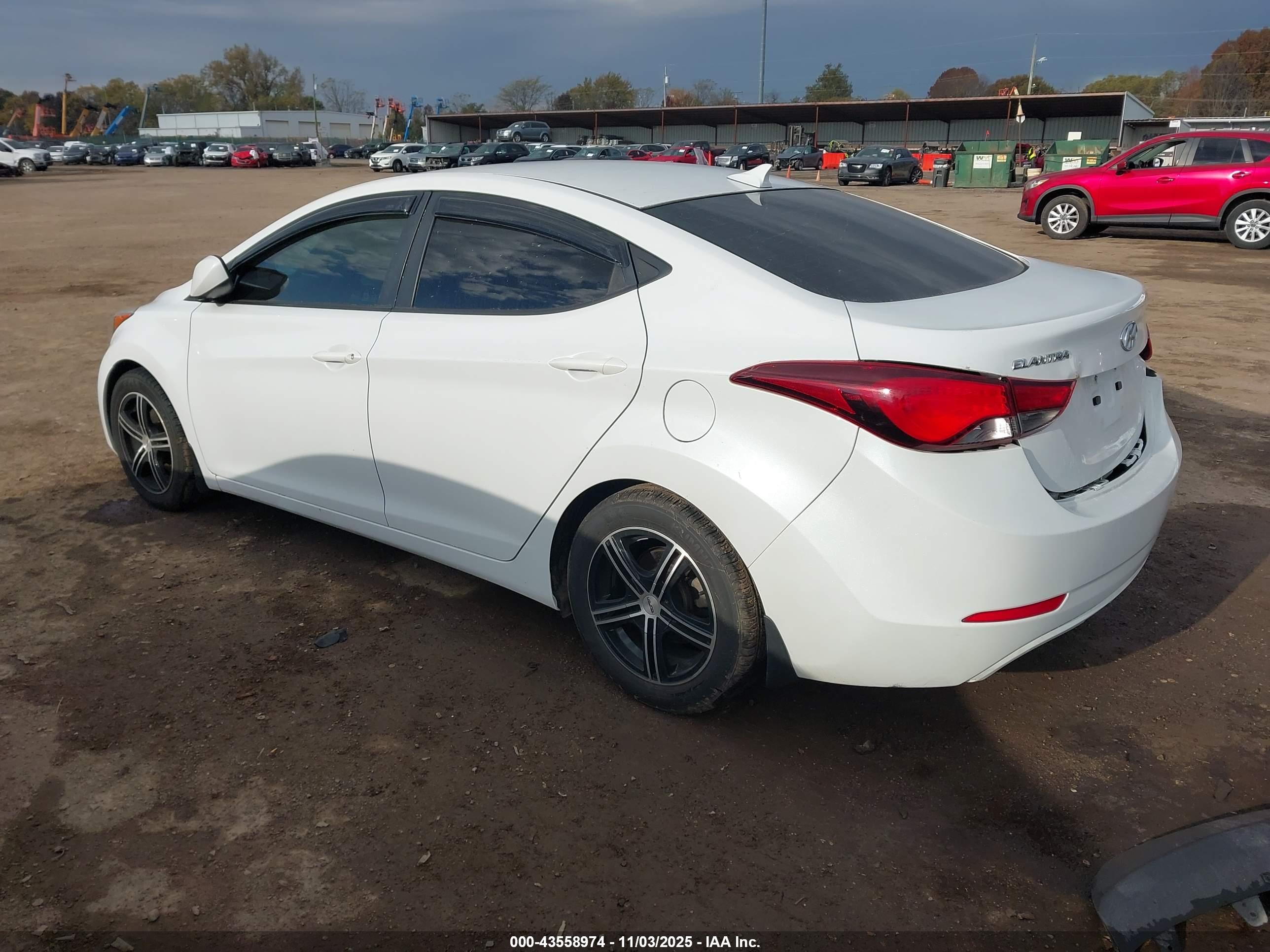 HYUNDAI ELANTRA image 3