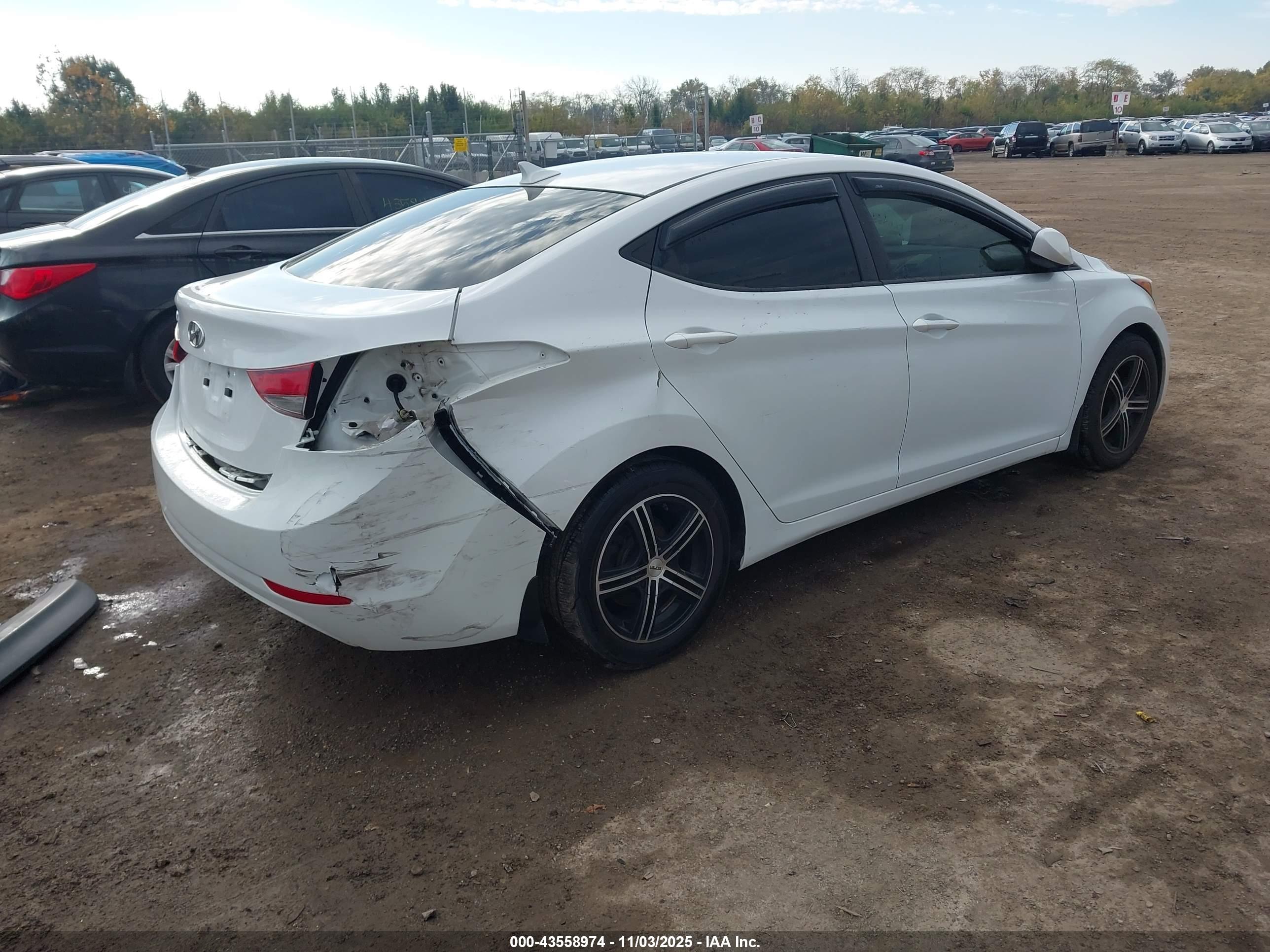 HYUNDAI ELANTRA image 4