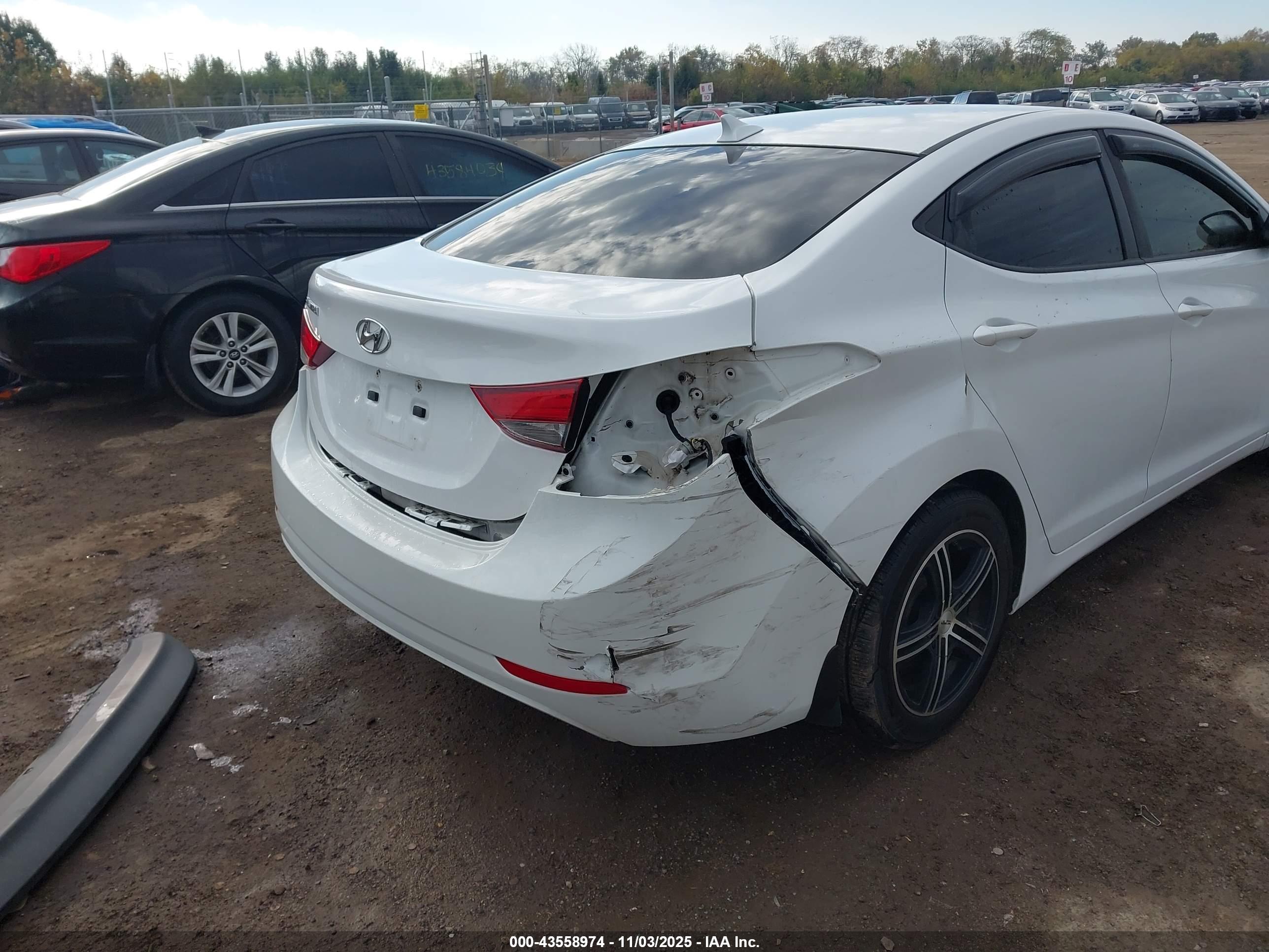 HYUNDAI ELANTRA image 6