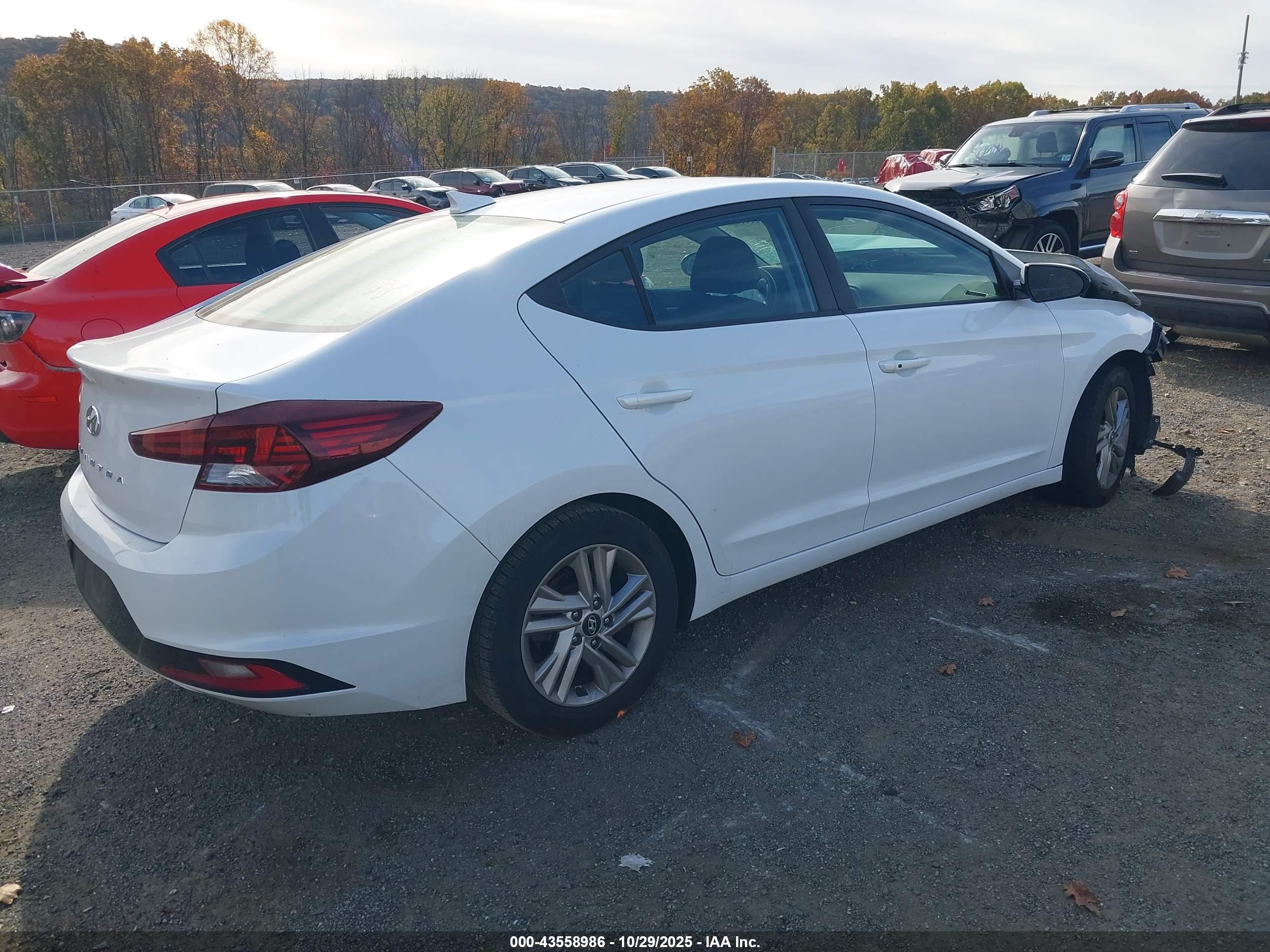 HYUNDAI ELANTRA image 4
