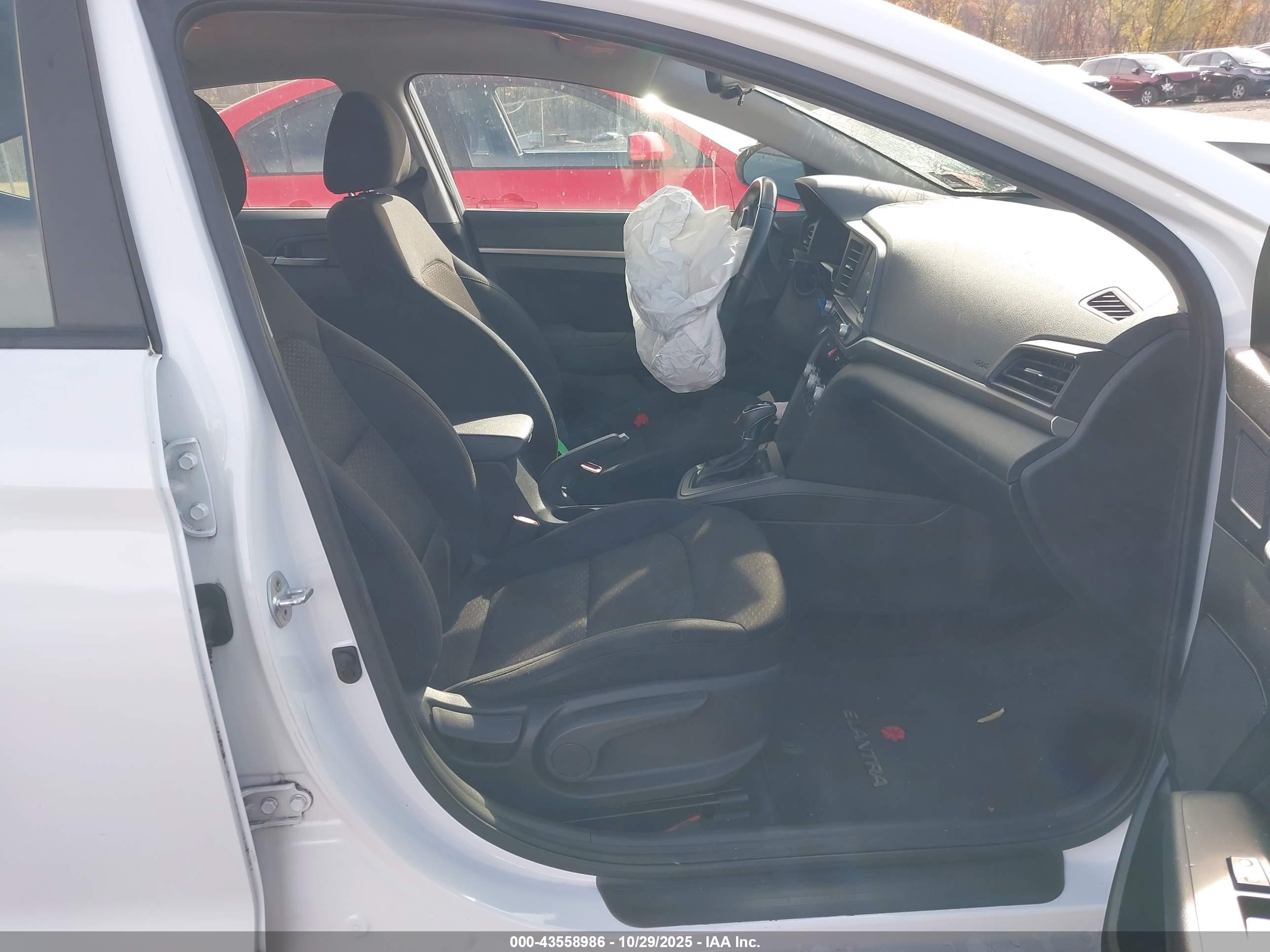 HYUNDAI ELANTRA image 5